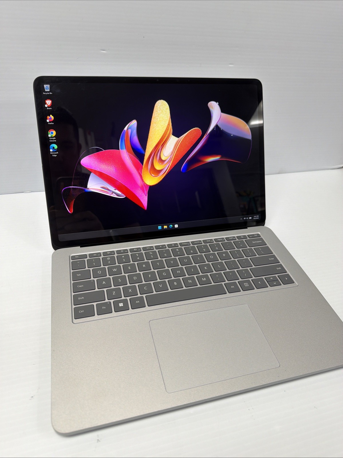 Microsoft Surface Laptop Studio 14.4″ Touchscreen Laptop i5-11300H 16GB RAM 256G