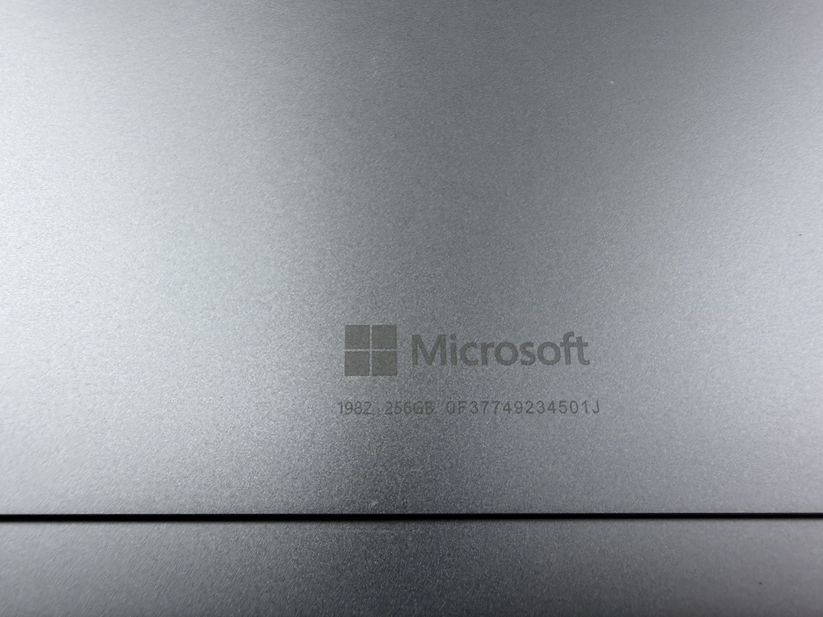 Microsoft Surface Pro 8 (1982) i5-1145G7 – 16GB RAM – 256GB 120Hz – Win 11 Pro