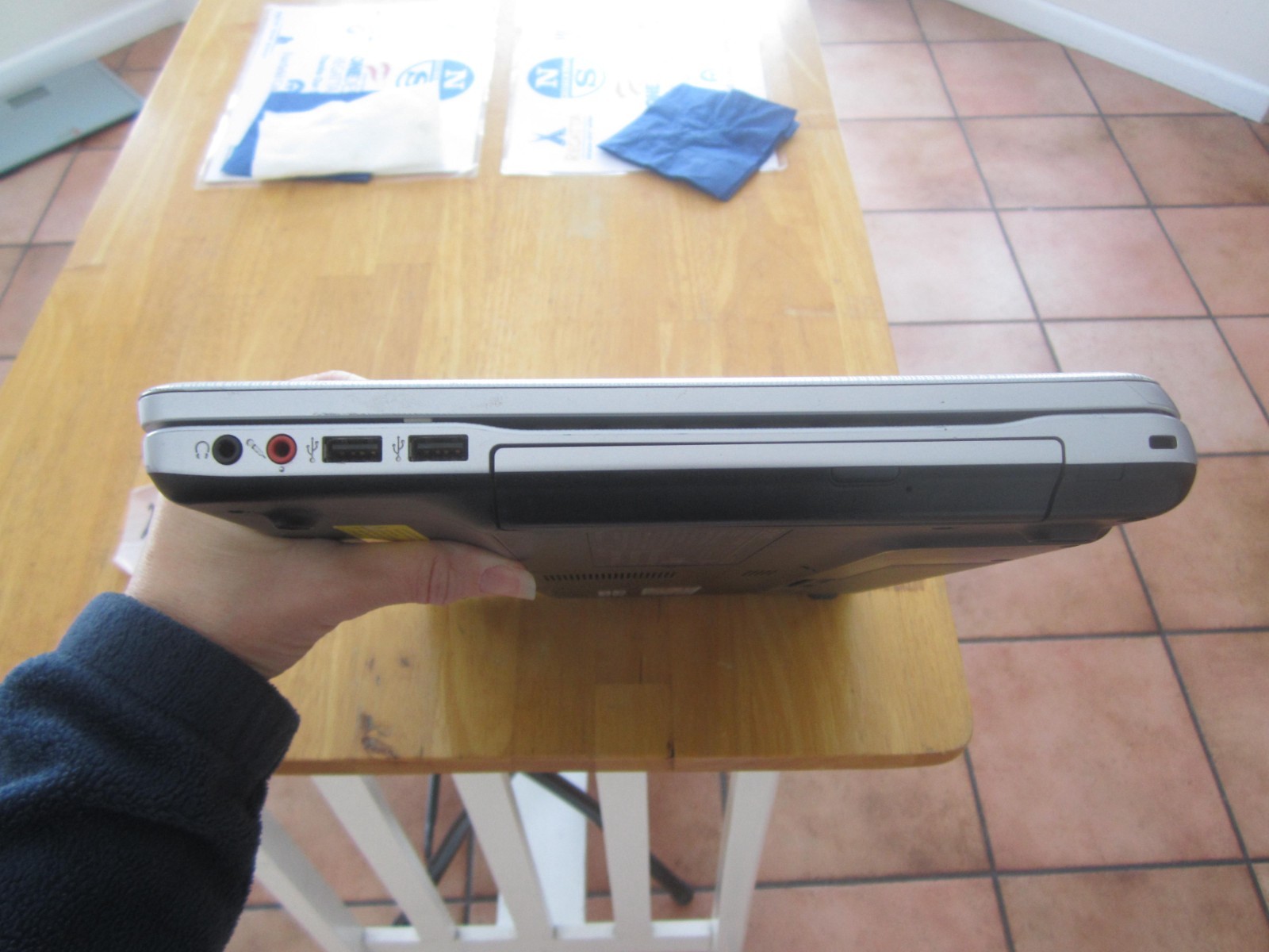 SONY VAIO PCG-7184L Laptop 2.2GHz 4GBRAM 120GBHD SCREEN INTACT NoPwrCord – WORKS