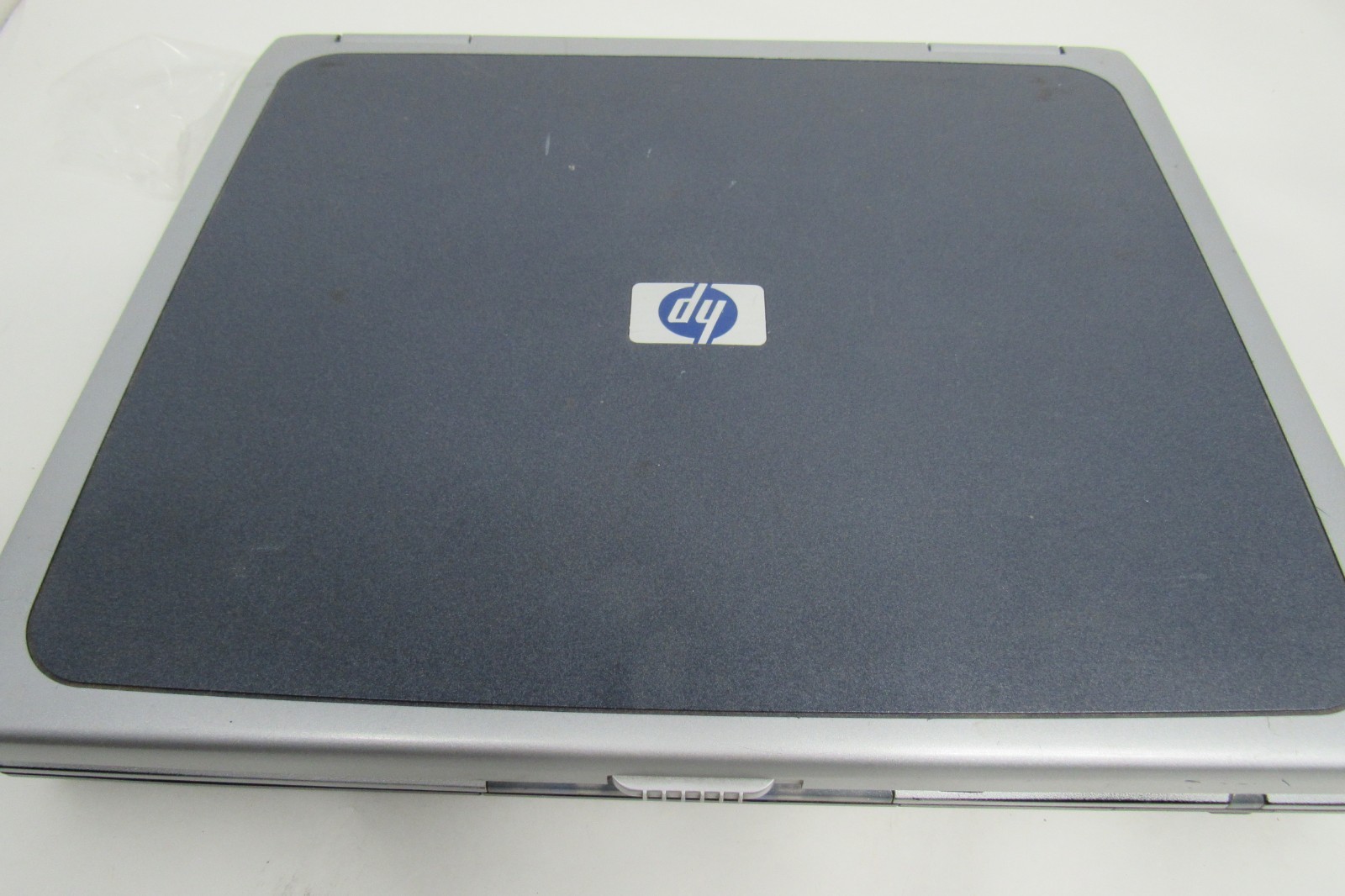 HP Laptop Pavillion ZE4400 Powers On WIndows XP Includes Power Cable