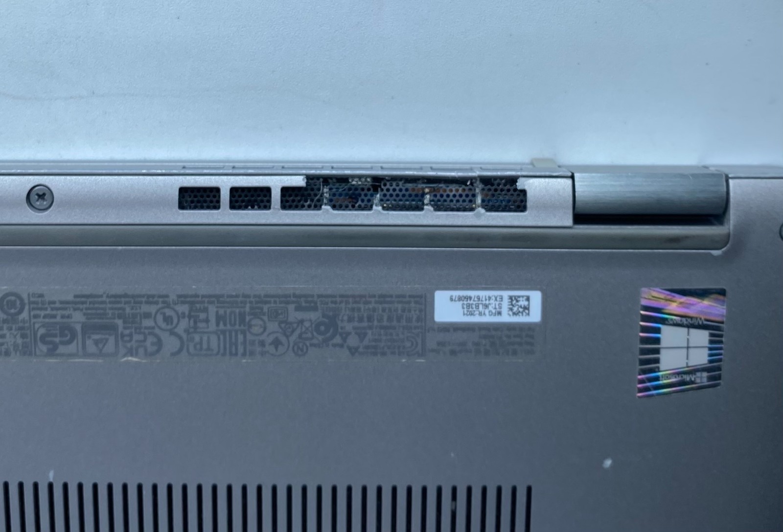 Dell Latitude 5320 2-in-1 13.3″ Intel Core i7-1185G7 3.00GHz 16GB RAM 256GB SSD