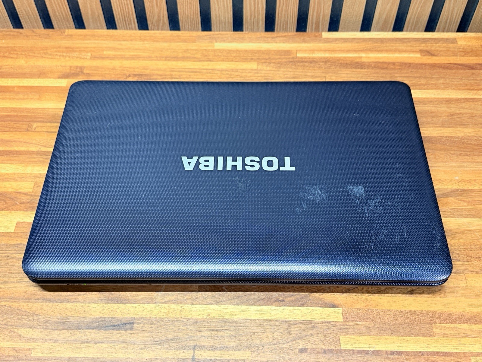 Toshiba Satellite C655D-S5401 AMD V120 2GB 250GB Windows 7 Ultimate Laptop Works
