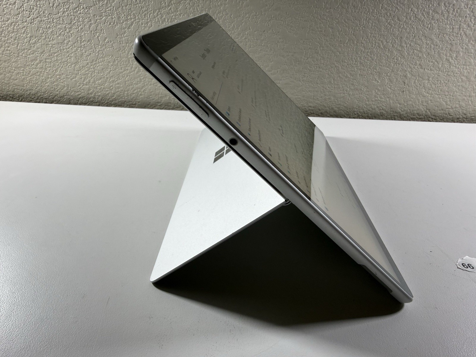 Microsoft Surface Pro 8 (1982) i5-1145G7 – 16GB RAM – 256GB 120Hz – Win 11 Pro