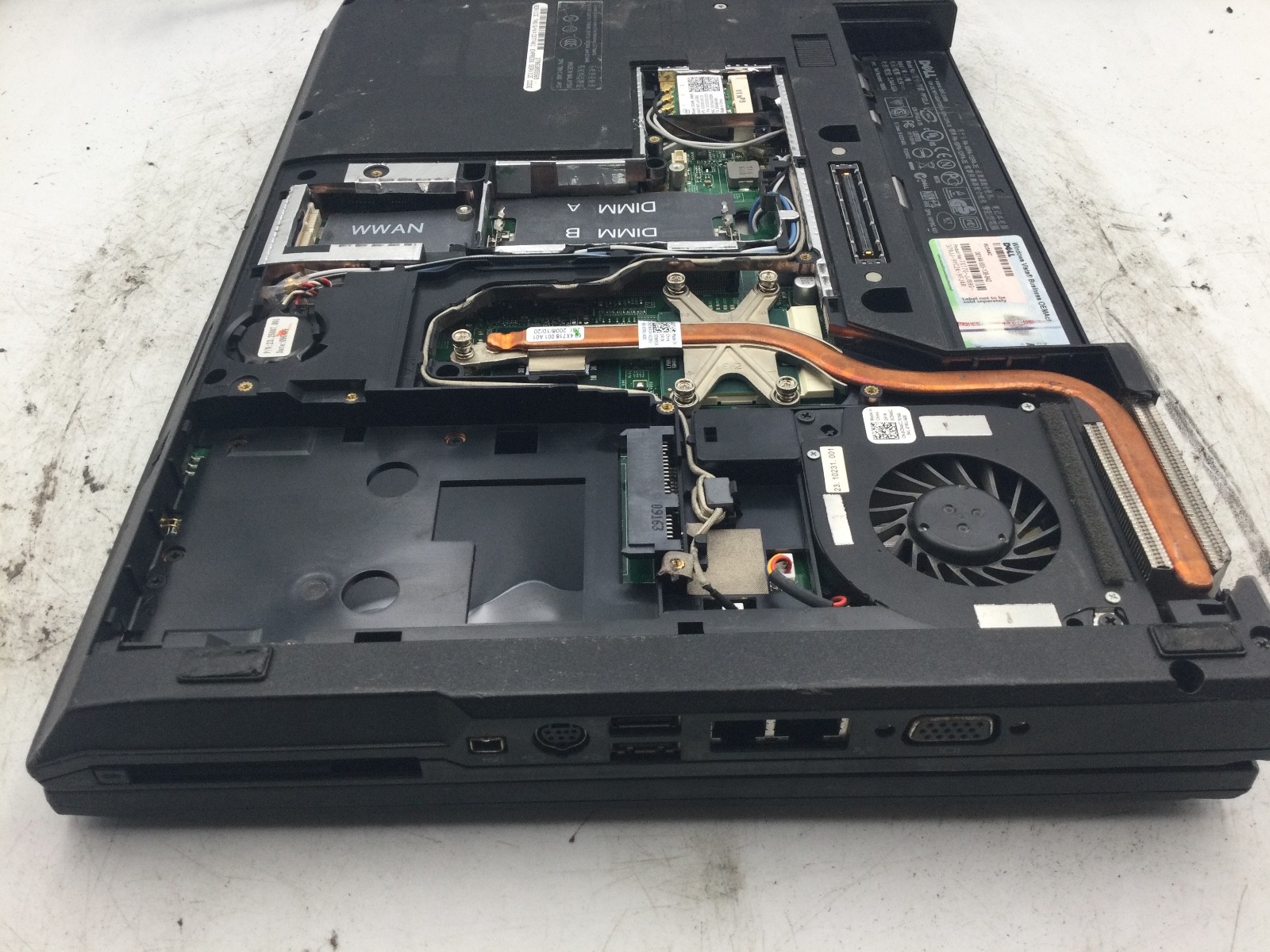 DELL LATITUDE E5400 – BOOTS TO BIOS – INTEL CORE 2 DUO – NO RAM – 14″ – READ-BB