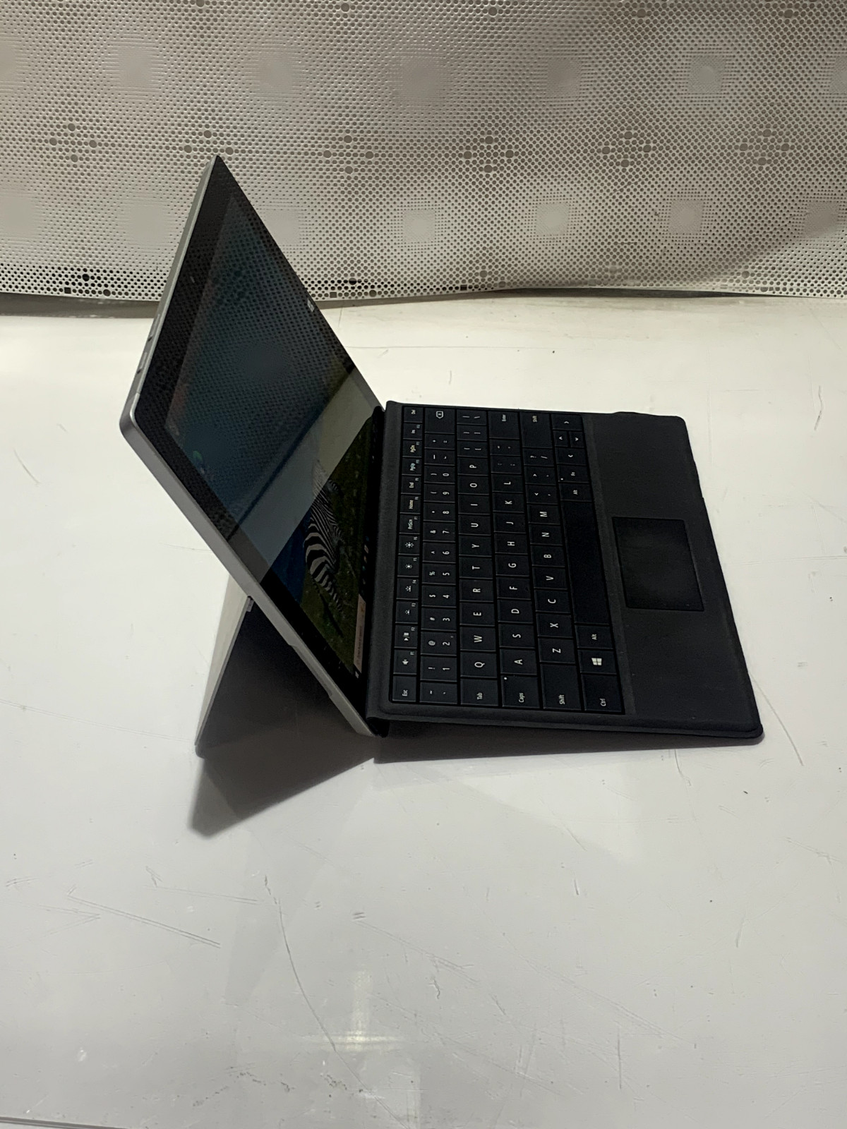 MICROSOFT SURFACE 1645 ATOM X7-Z8700@1.60GHZ 4GB RAM 128GB W10P TOUCH W/AC *QTY