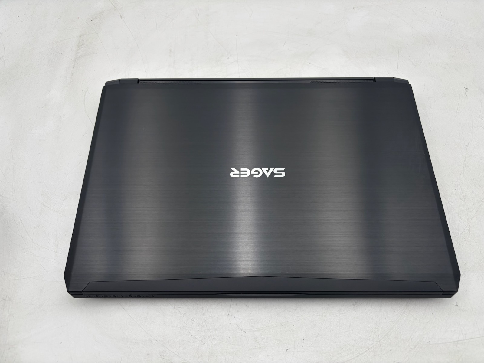 Sager Gaming P650HP 15.6″ 512 GB SSD + 1 TB HDD 16 GB RAM i7-7700HQ GTX 1060