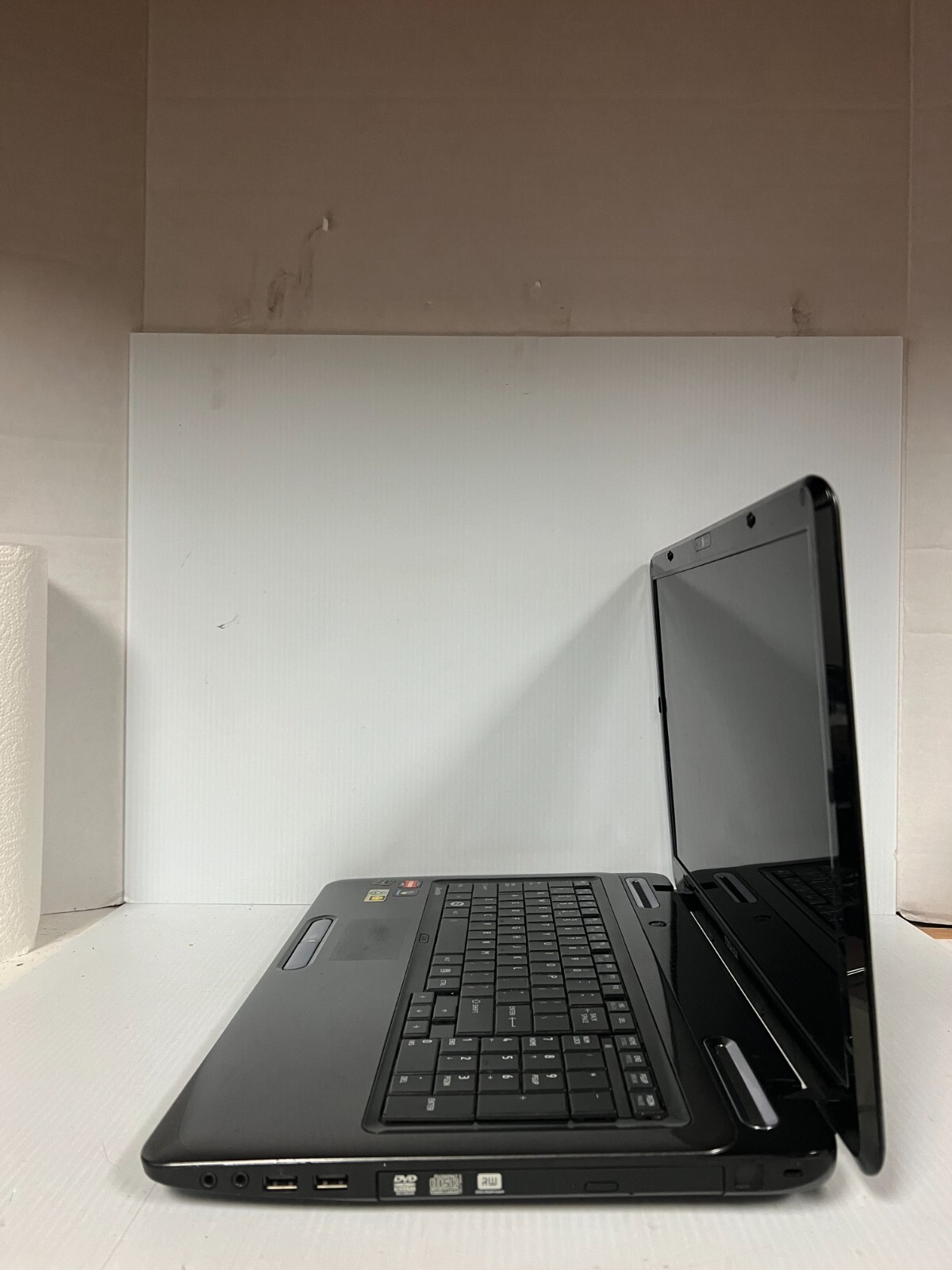 TOSHIBA Satellite 15.6″ Laptop, AMD Vision, 4GB RAM, No HDD