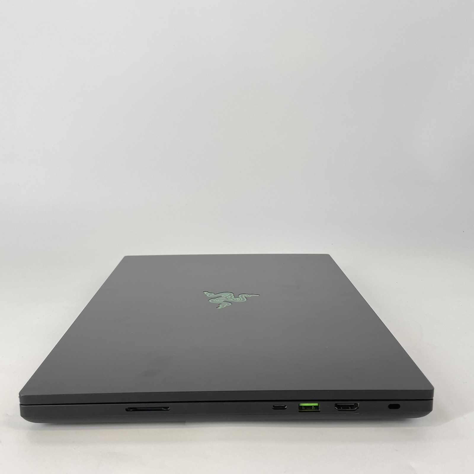 Razer Blade 16 120Hz UHD+ 2.2 GHz i9-13950HX 32GB 2TB SSD RTX 4090 FRAME GAP