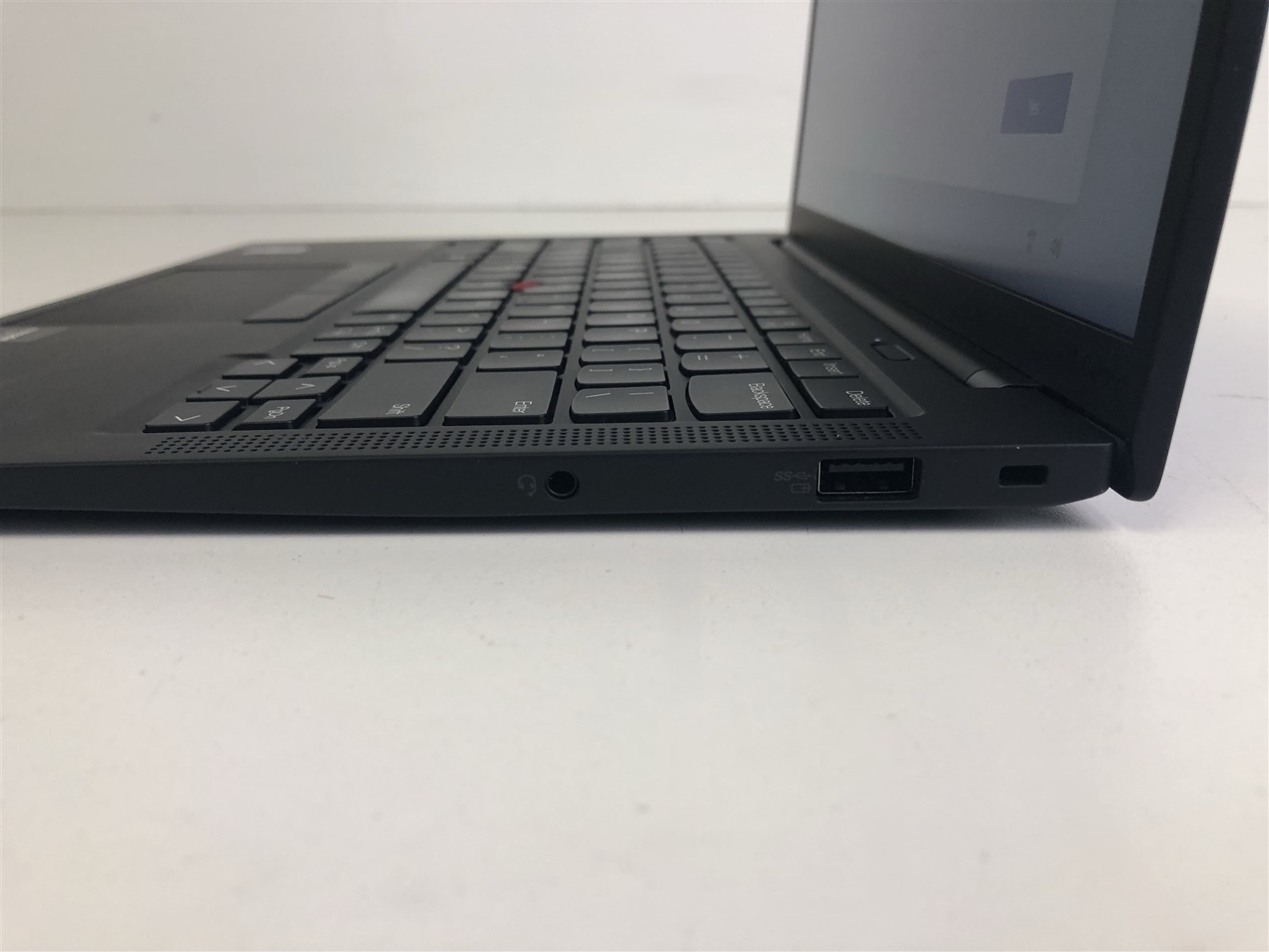 Lenovo ThinkPad X1 Carbon Gen 10: Core i5-1250P 1.7GHz – 16GB – 512GB (SELECT)