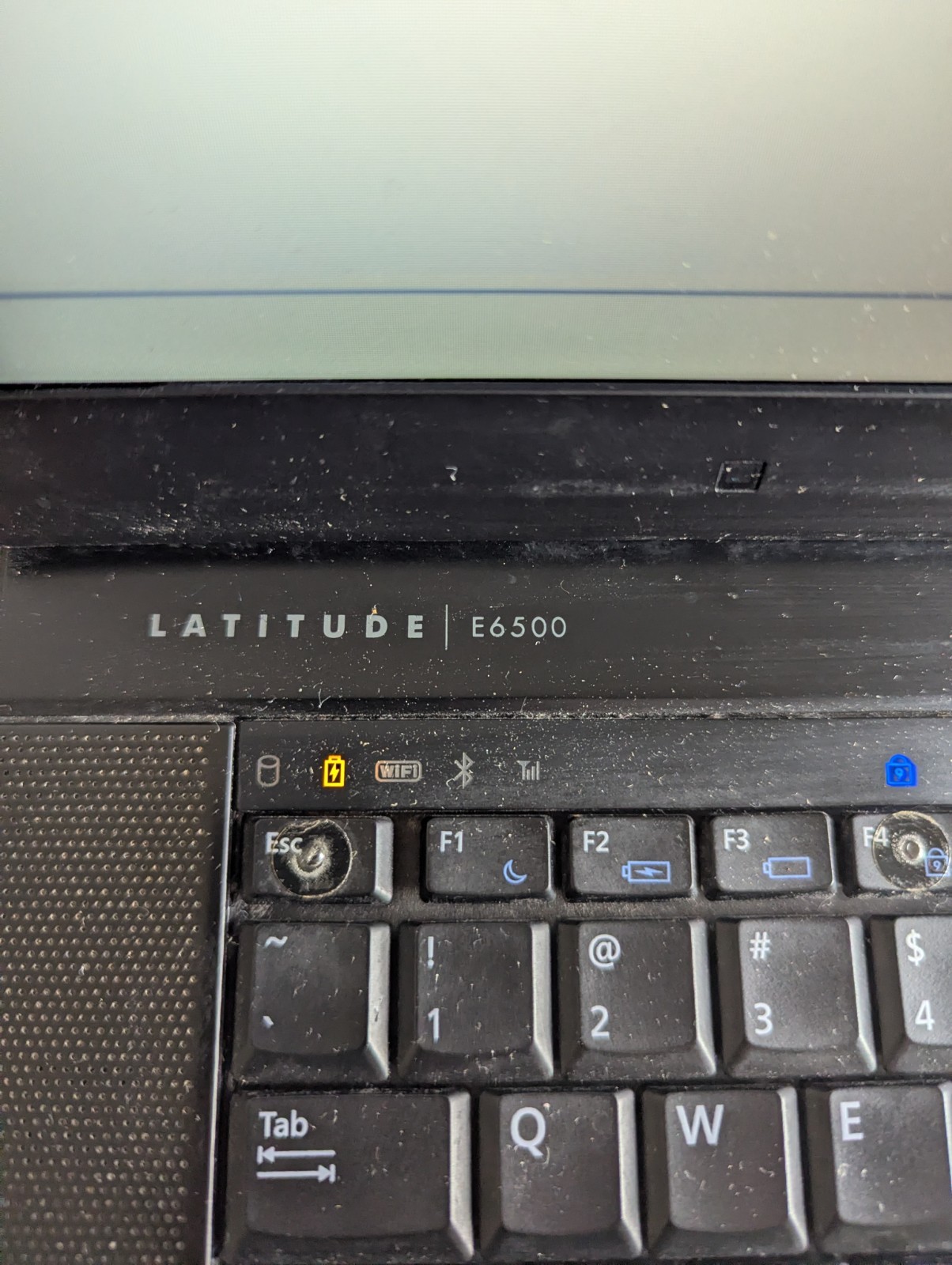 Dell Latitude E6500 Laptop Intel Core 2 Duo 2.40GHz 4GB RAM No HDD/OS **Turns On