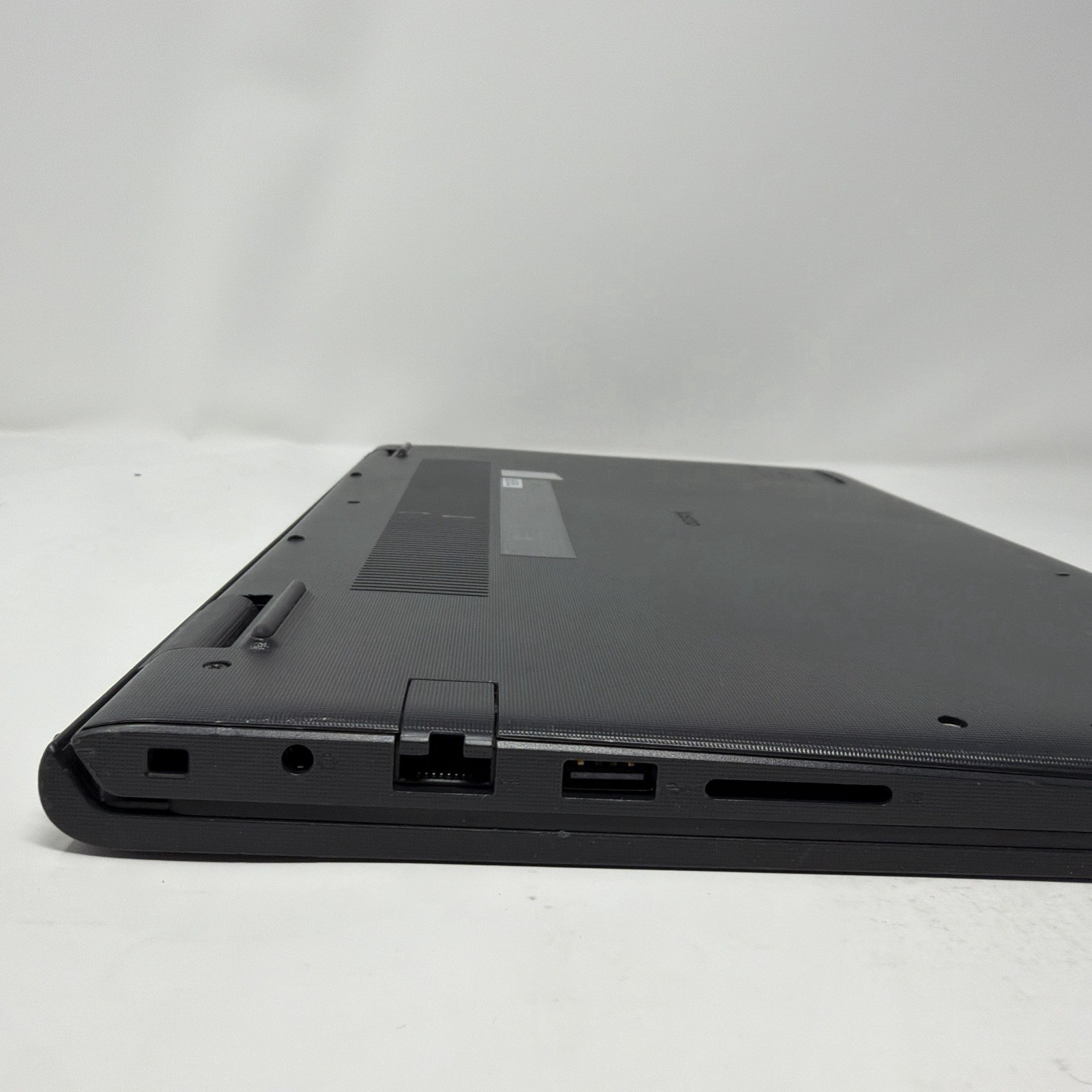 Dell Vostro P112F i5-1135G7 16GB 256GB SSD 15.6″ FHD Win11 Pro Bad Battery