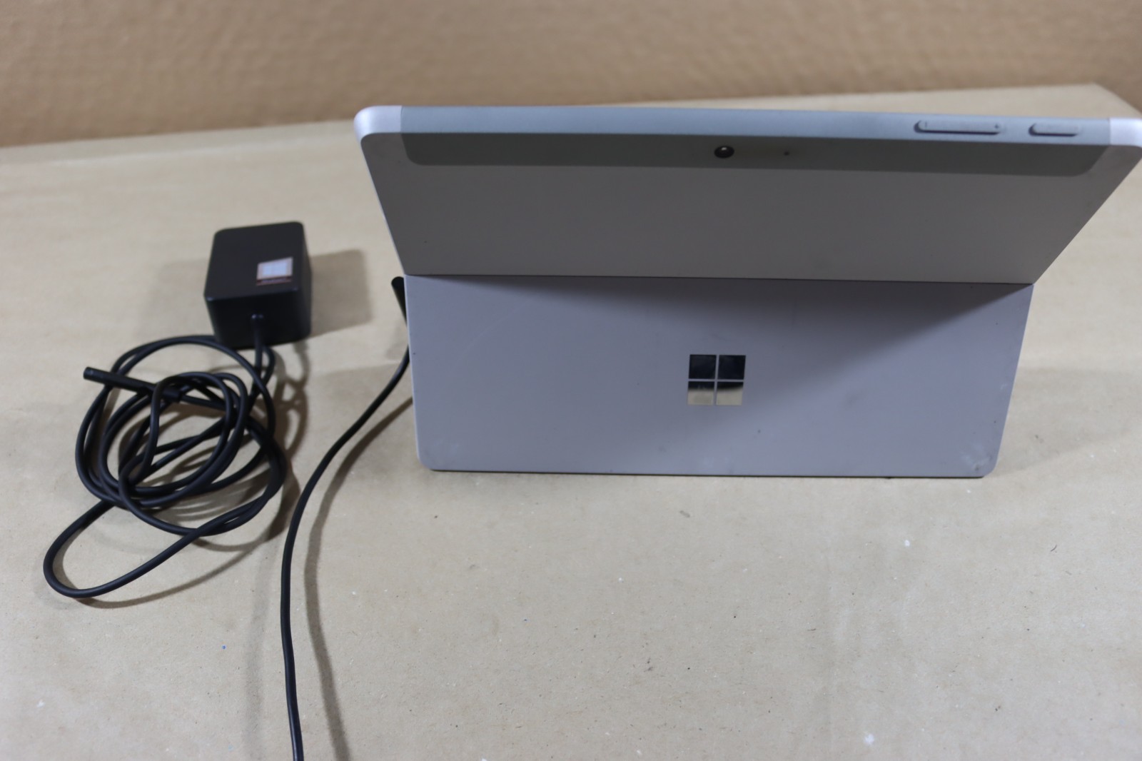 Microsoft Surface Go LTE 1825 10.5″ 8GB RAM 128GB SSD Cellular + Wifi