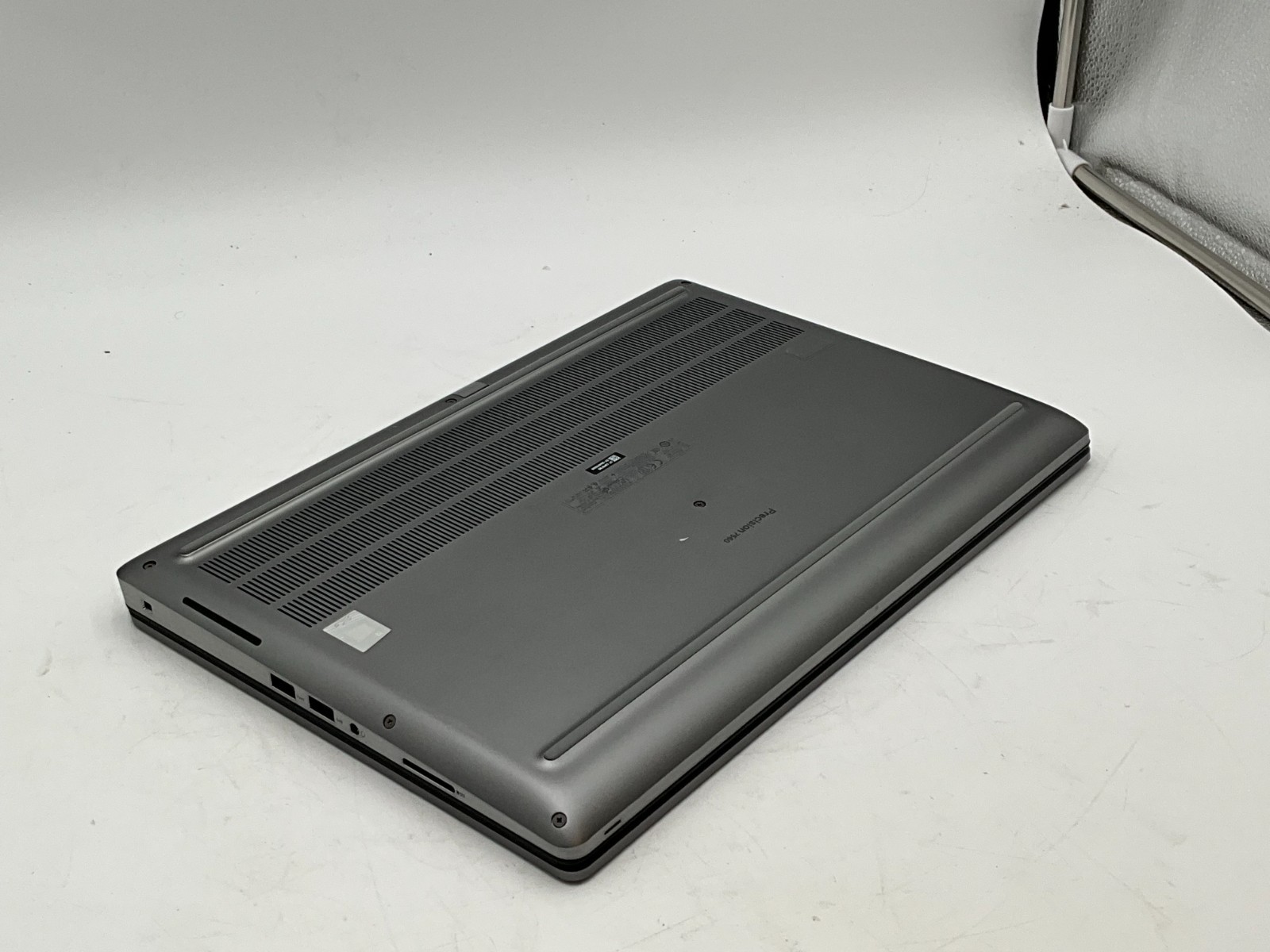 DELL Precision 7560 i7-11850H 2.50 32GB 1tb T1200 15.6″ WIN11 laptop C5F57M3