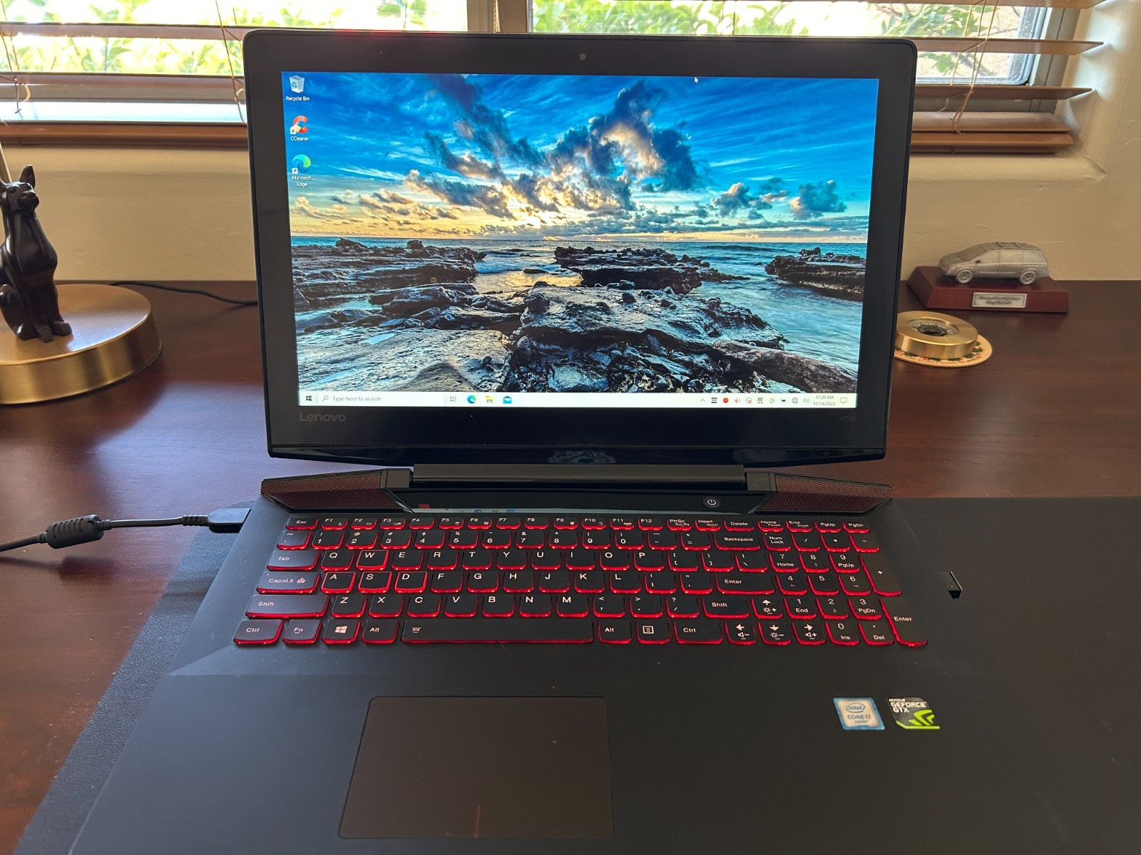 Lenovo Y700-15ISK 15.6 in Full Touch Intel Core 6700HQ NVIDIA Core i7 16GB RAM
