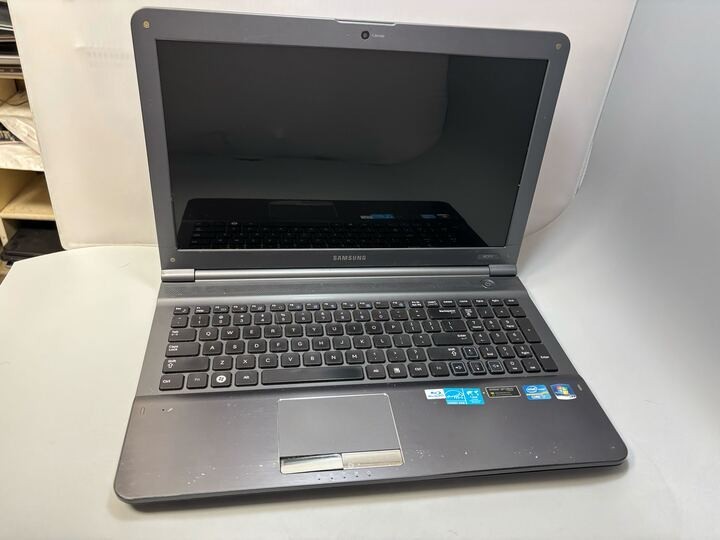 Samsung 15.6″ Notebook NP-RC512 Intel i7-2630M 6GB RAM 750GB HDD NO OS
