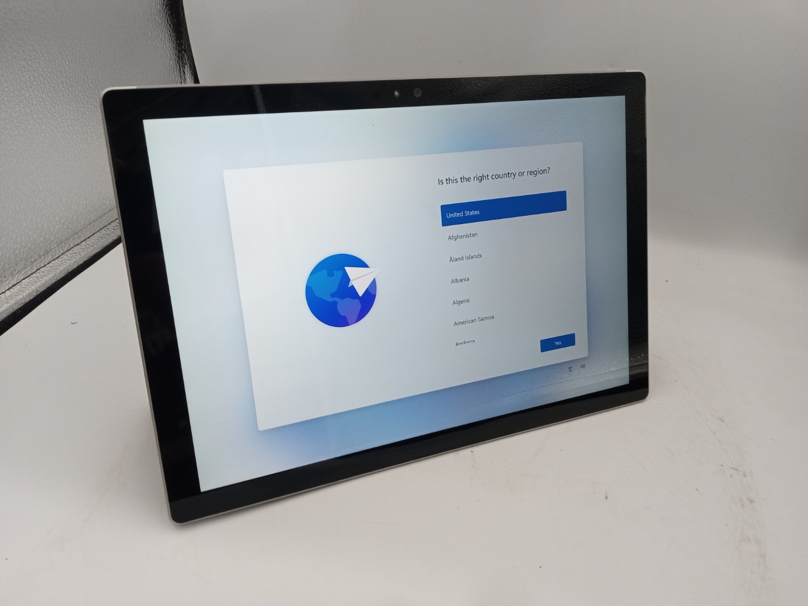 Microsoft Surface Pro 4 – 12.3″ Intel i5-6300U 4GB RAM 128GB SSD Windows 11 -RR
