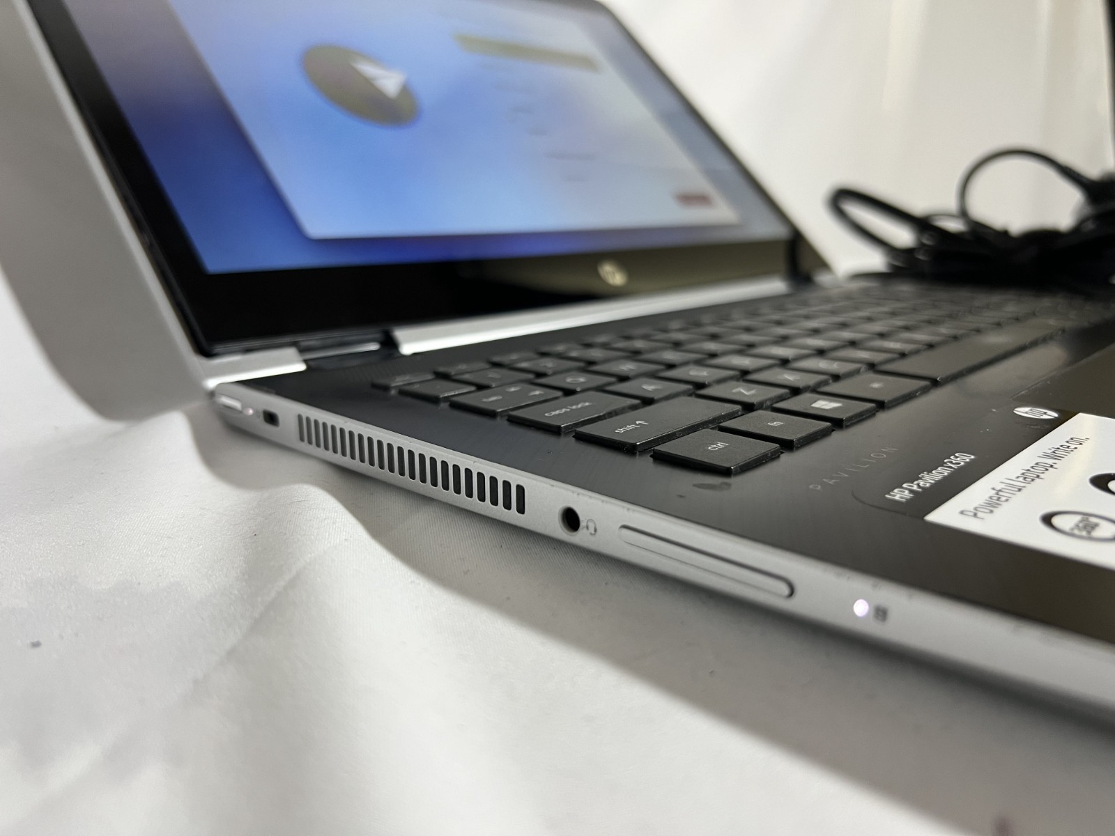 HP Pavilion x360 m Convertible: Core i3-7100U @2.40GHz, 8Gb RAM, HDD+SSD, HP-OEM