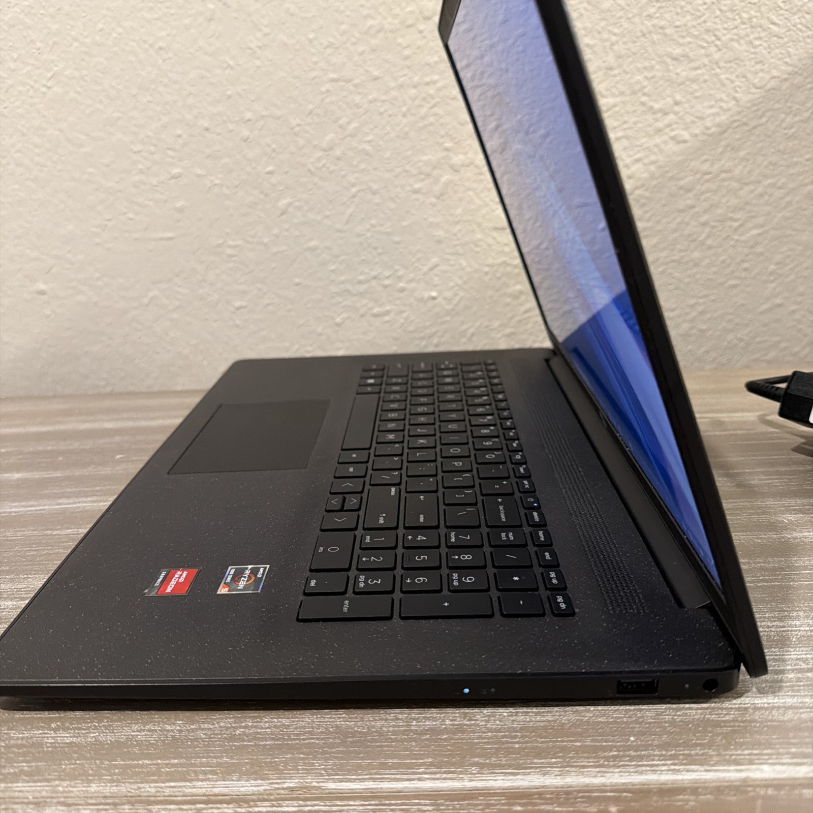 HP 17Z-CP300 17.3” FHD Laptop AMD Ryzen 5-7530U 8GB RAM 128GB SSD Windows 11