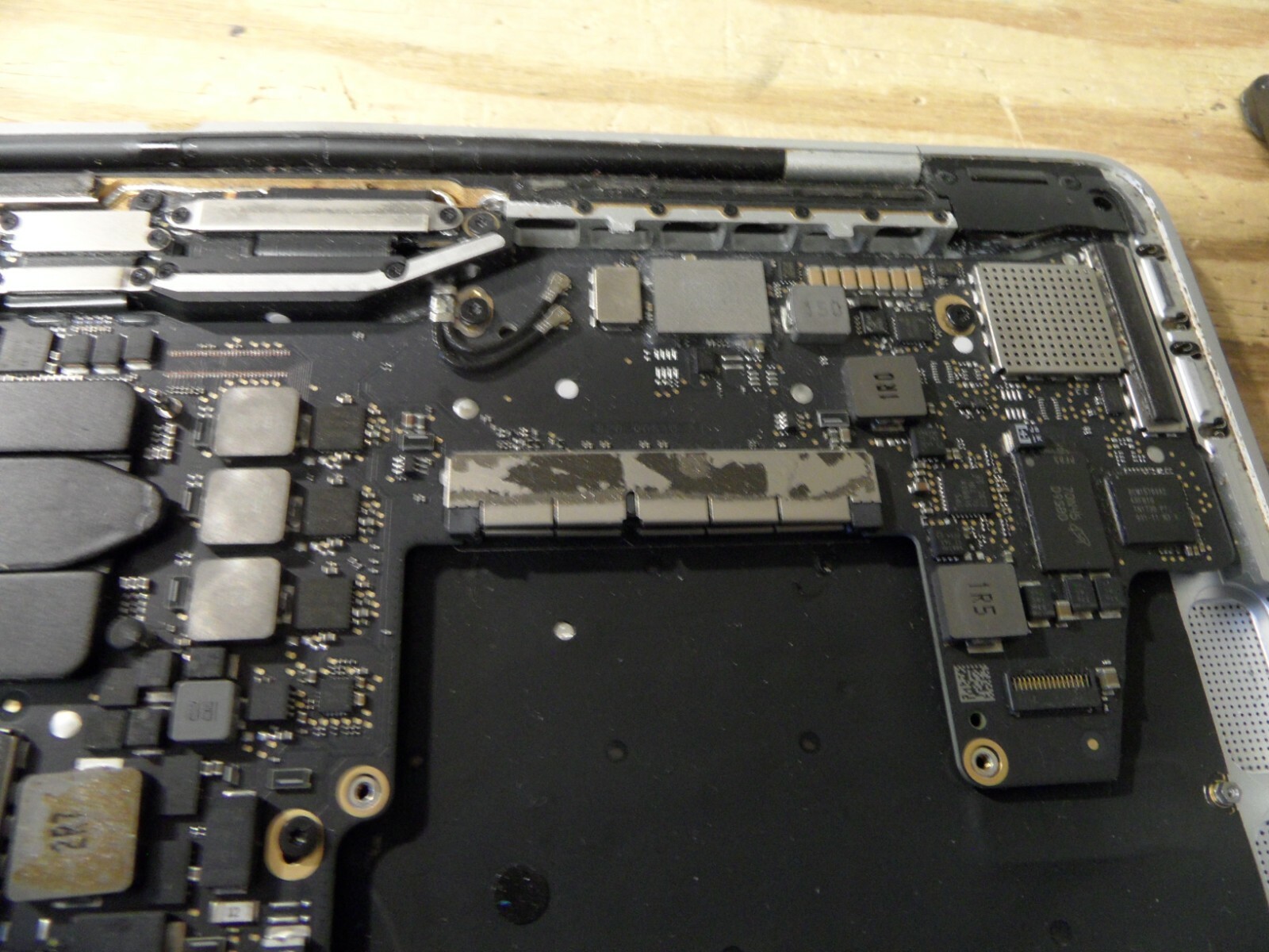 Mid 2017 13″ Retina 4 Parts Extensive Damage See Pics Turned On Lit Screen A1708