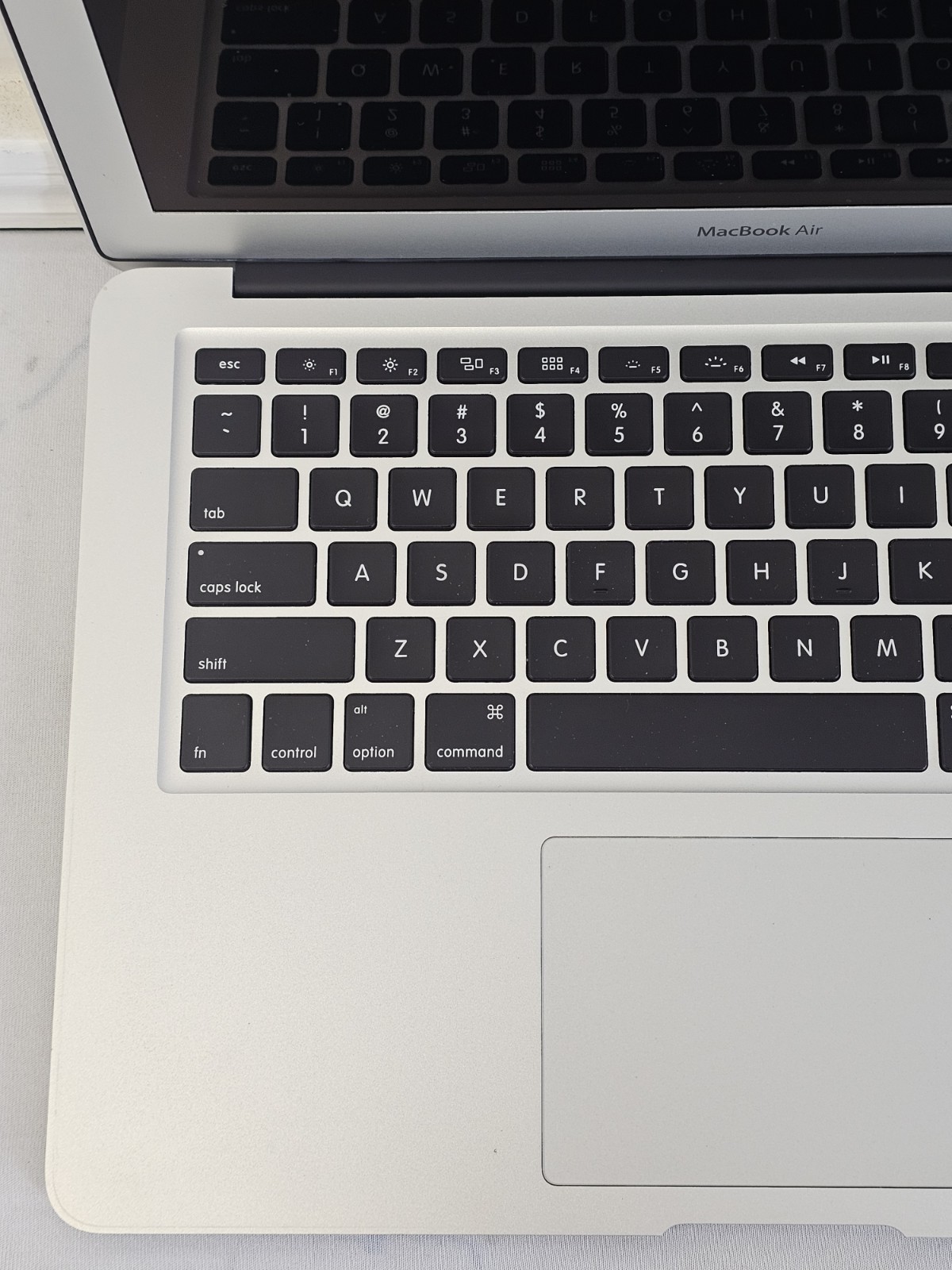 Apple MacBook Air A1466 Laptop – i5-3427U – 4GB RA – 128GB SSD – BAD BATT – READ