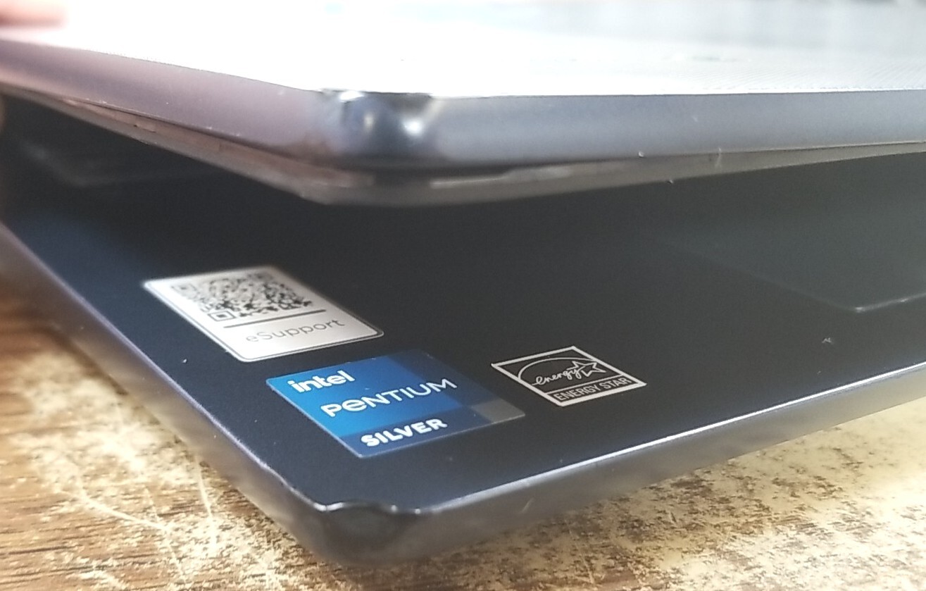 Lenovo IdeaPad Slim3 Chromebook 14″ Full HD Touch Laptop W/ PENTIUM Silver N6000