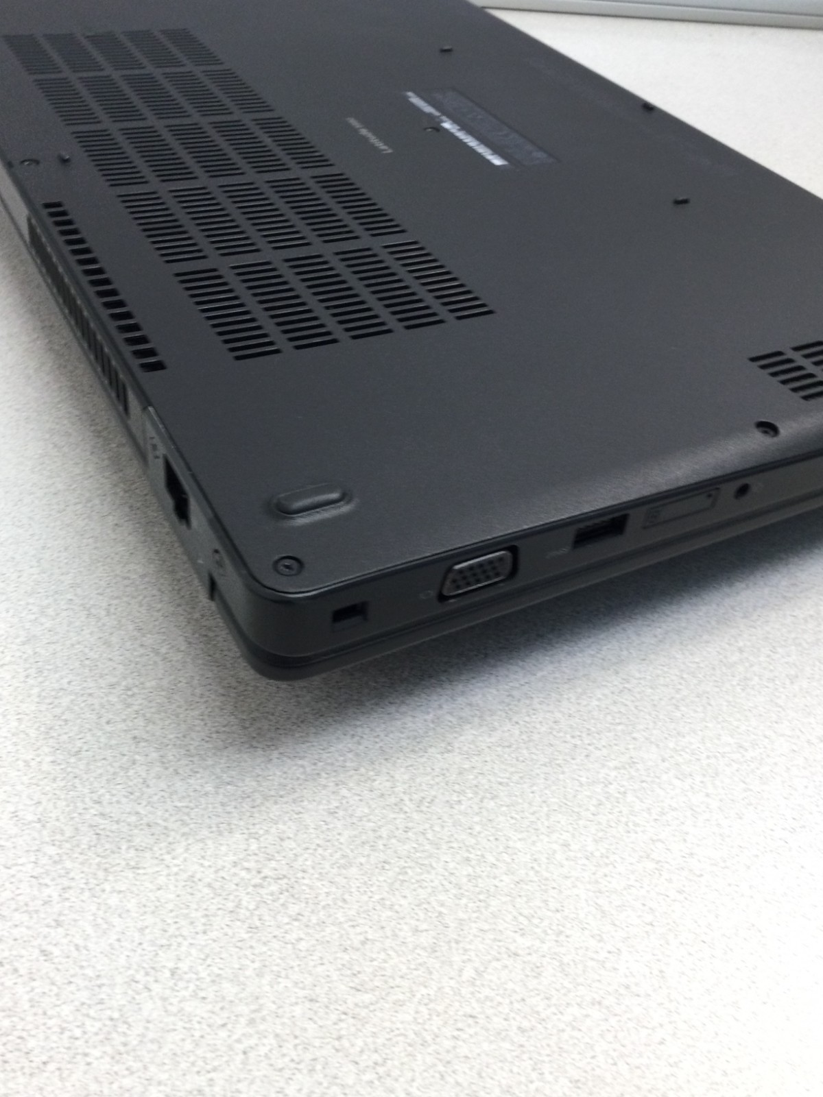 Dell Latitude 5590 15.6″ (256GB SSD, Intel Core i5-8250U, 1.6GHz, 8GB RAM