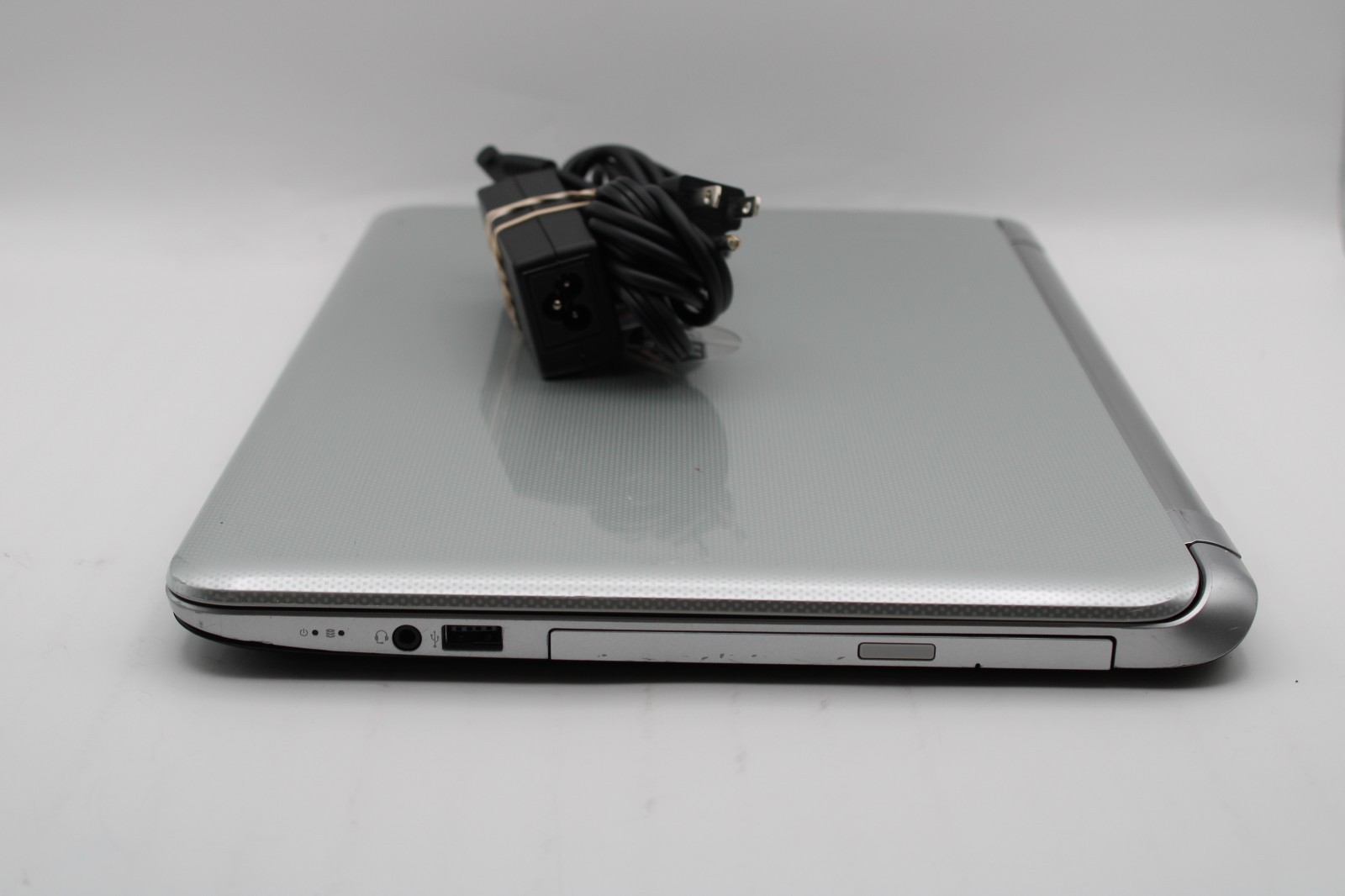 HP 15-n211dx _ AMD A-8 @ 2.4 GHz + Radeon _ 4GB RAM _ No SSD _ No OS