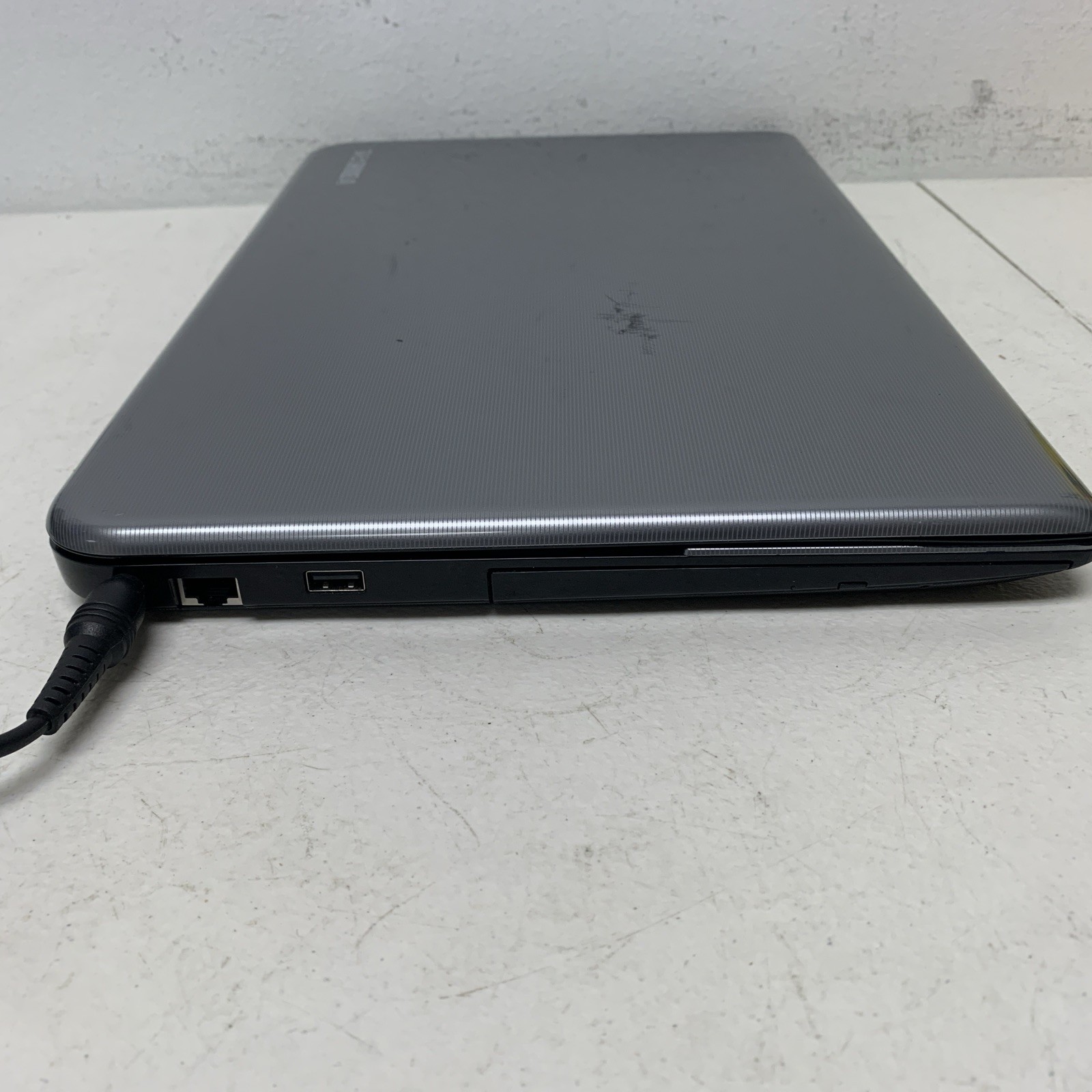 Toshiba Satellite L55-A Core i7-4700MQ 2.40GHz 8GB 1TB Hdd Wind 10h No Batt