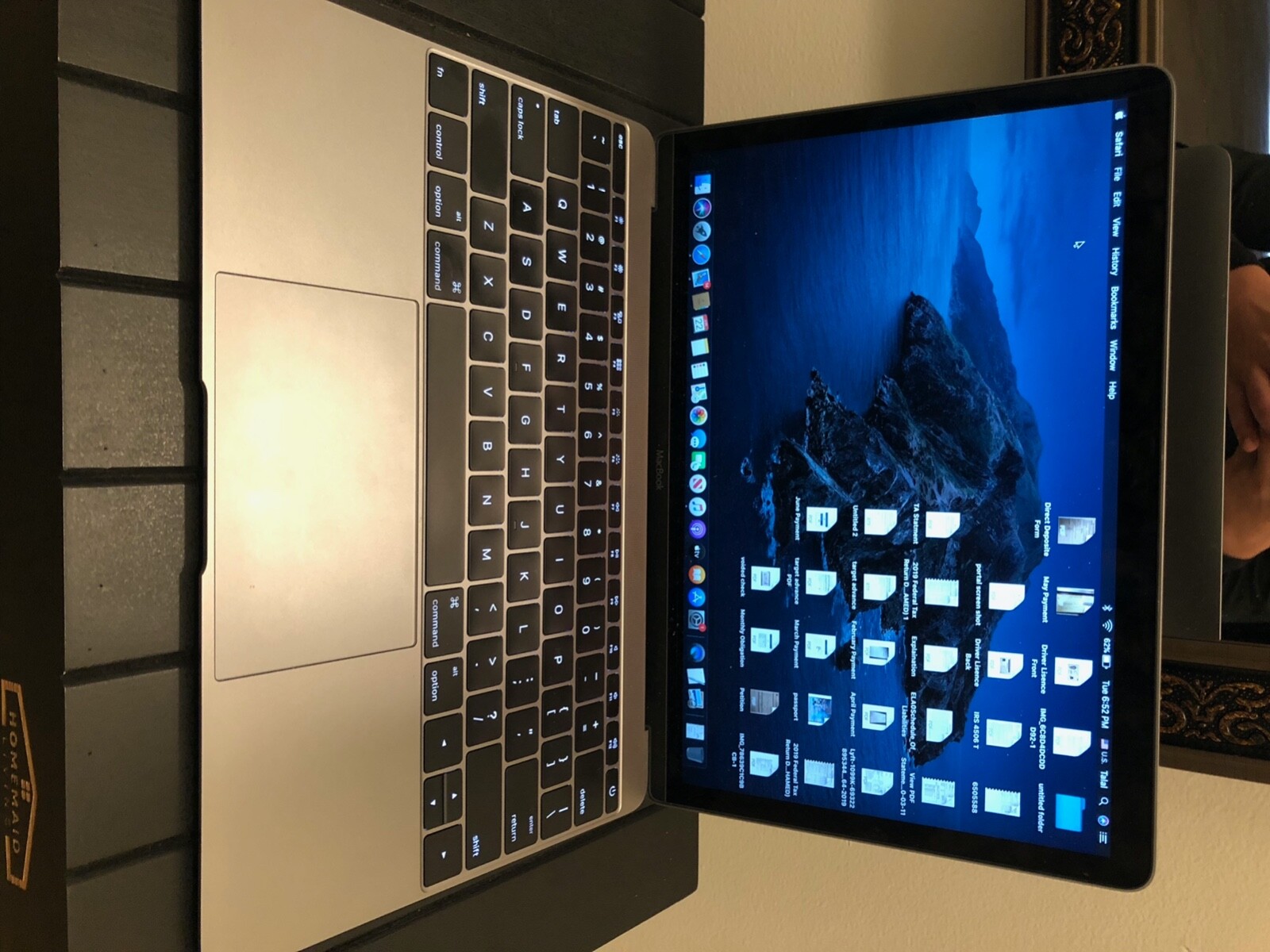 12 Inch Macbook Retina Space Grey In Great Condition with the Box