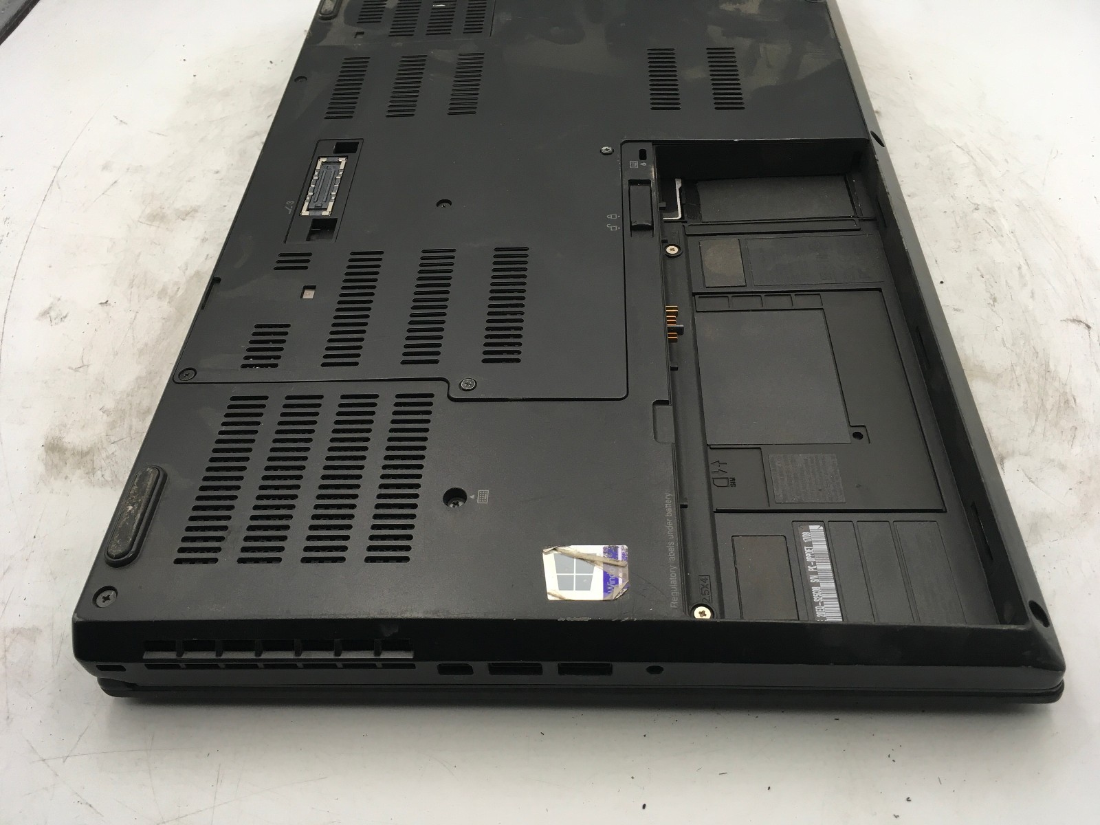 LENOVO THINKPAD P50 – BOOTS TO BIOS/BAD LCD – INTEL I7 6820 – NO RAM -READ- BB