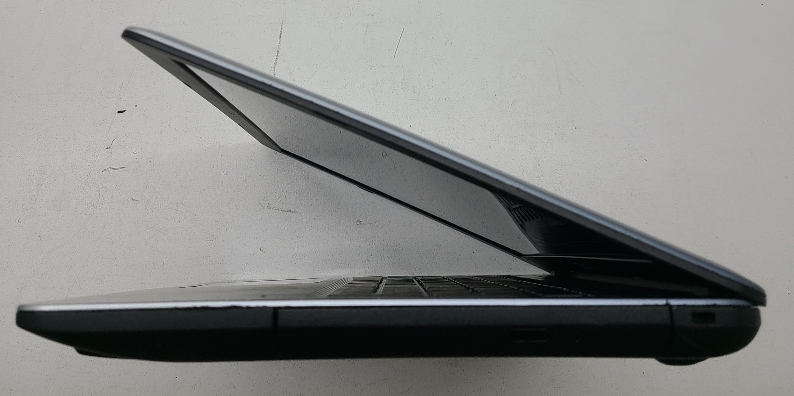 ASUS X540LA-SI30205P 15.6″ Laptop Intel Core i3 NO RAM/HD/OS/POWER (FL)