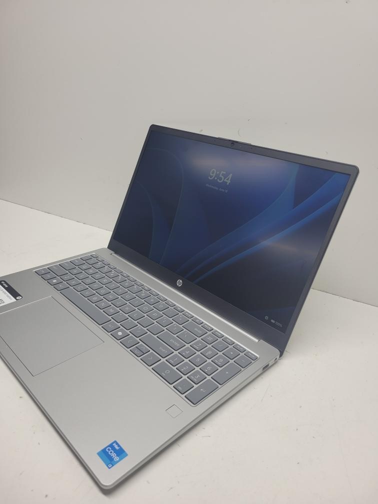 WIN 11/I3/8RAM/256SSD W CHARGER (P16033848)