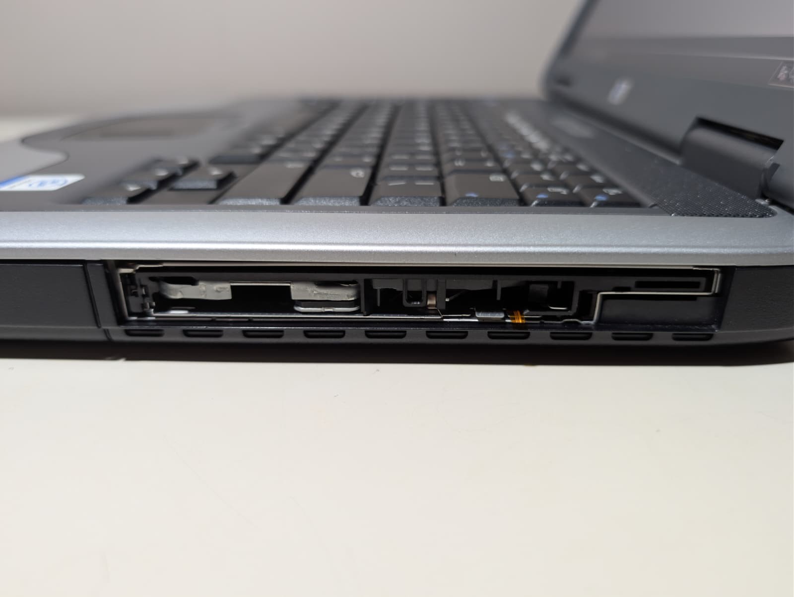 15″ HP Compaq NX9020 | Intel Celeron 256MB RAM 20GB HDD | Windows 98SE