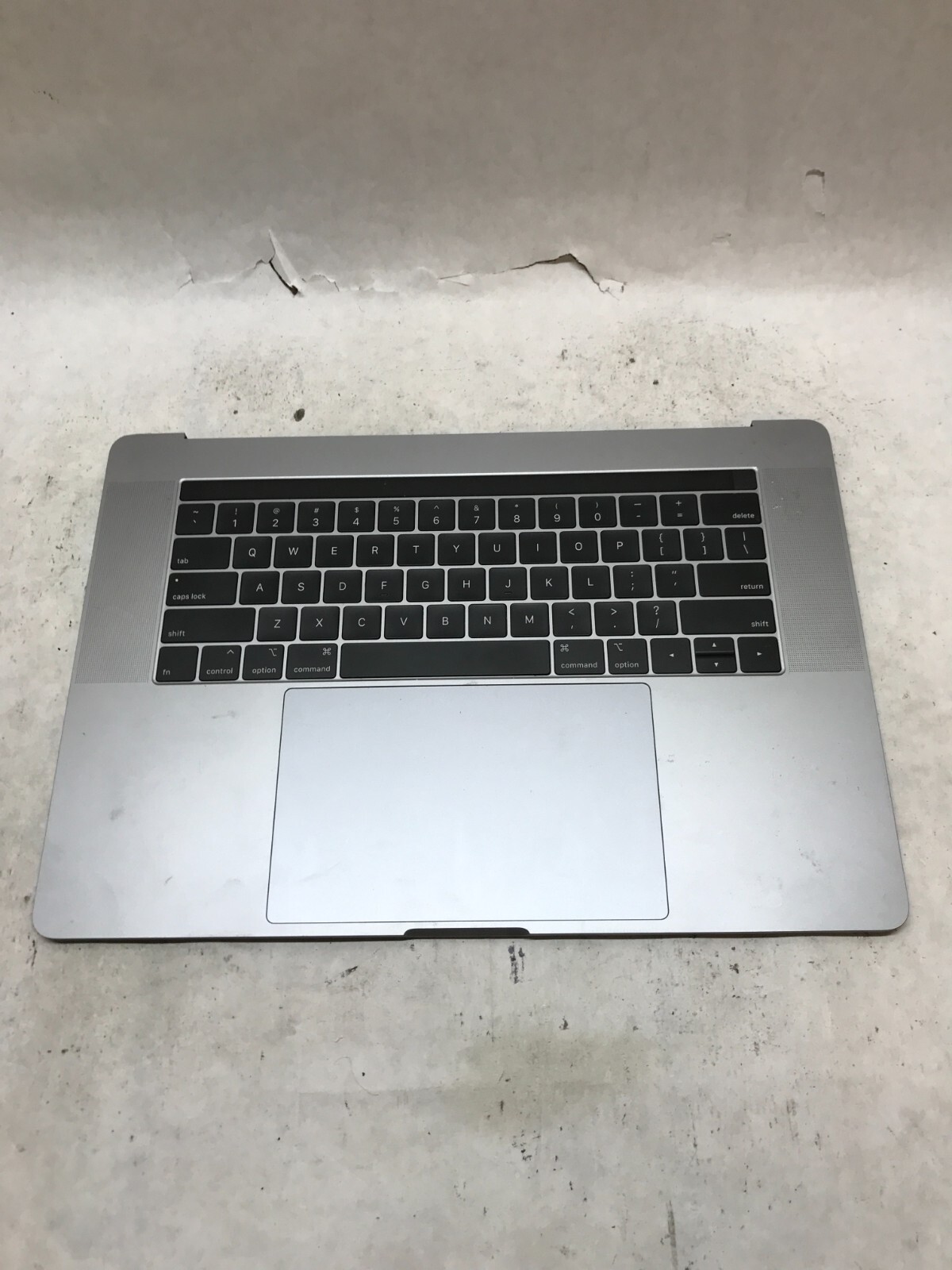 Apple MacBook Pro Touch/2018 A1990 Palmrest NO MOTHERBOARD For Parts/Repair- -DW