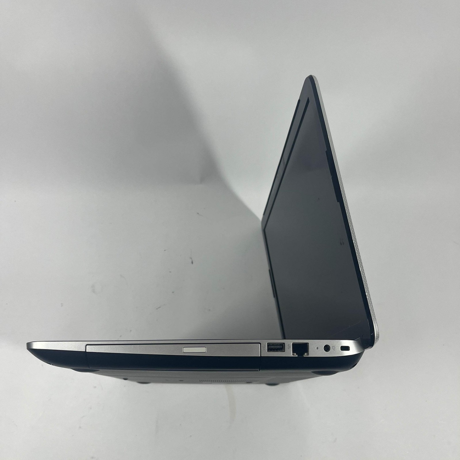 HP Pavilion 17 15″ AMD A8-5550M APU 1.1GHz 3GB 750GB SSD Radeon HD 8550G