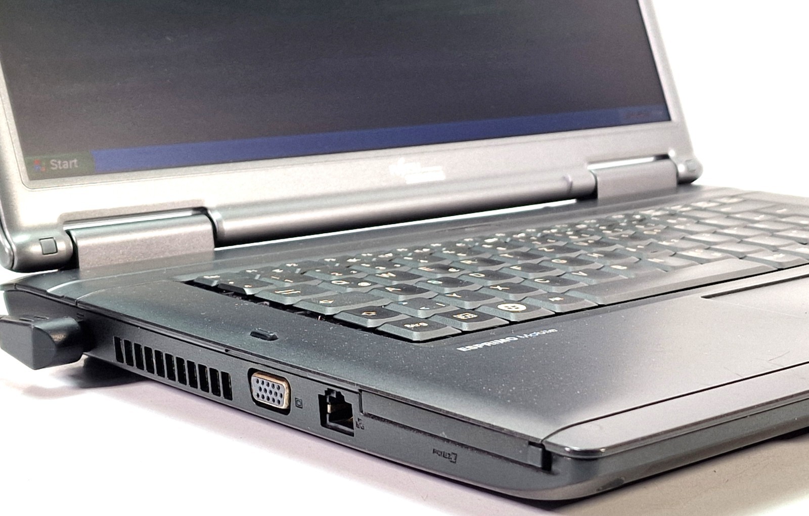 Fujitsu Siemens Esprimo Mobile V5535 Laptop T2370 Windows XP 2GB 80GB 15.4″ VGA