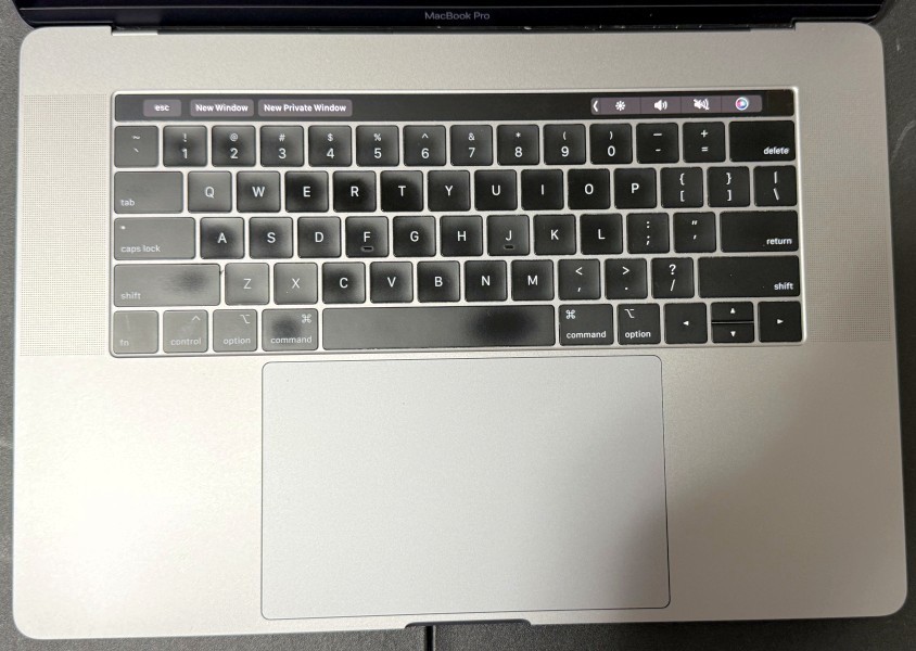 Apple MacBook Pro 15” A1990 2.60GHz 6-Core i7-9750H 512GB SSD 16GB RAM 555X