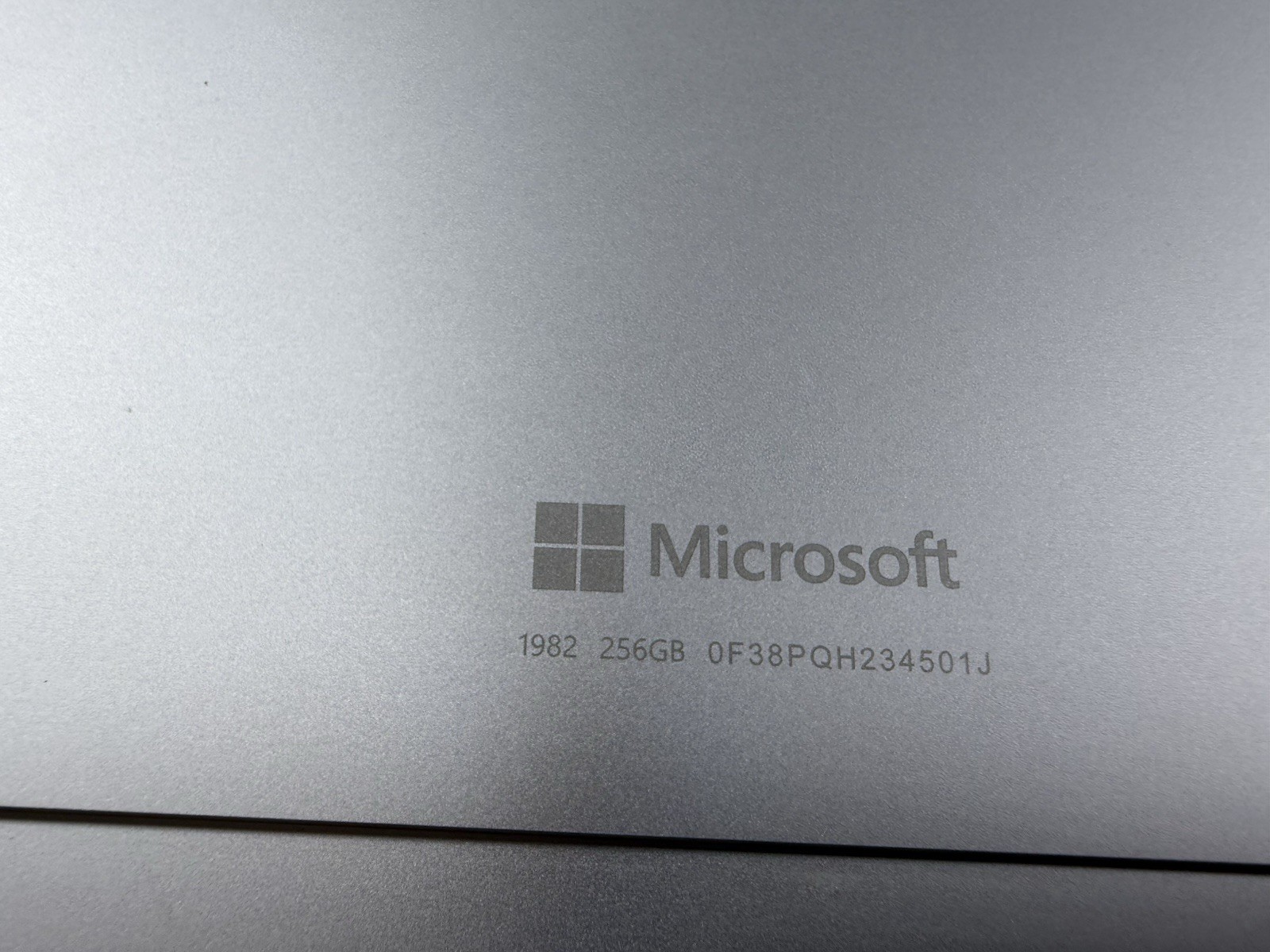 Microsoft Surface Pro 8 (1982) i5-1145G7 – 16GB RAM – 256GB 120Hz – Win 11 Pro