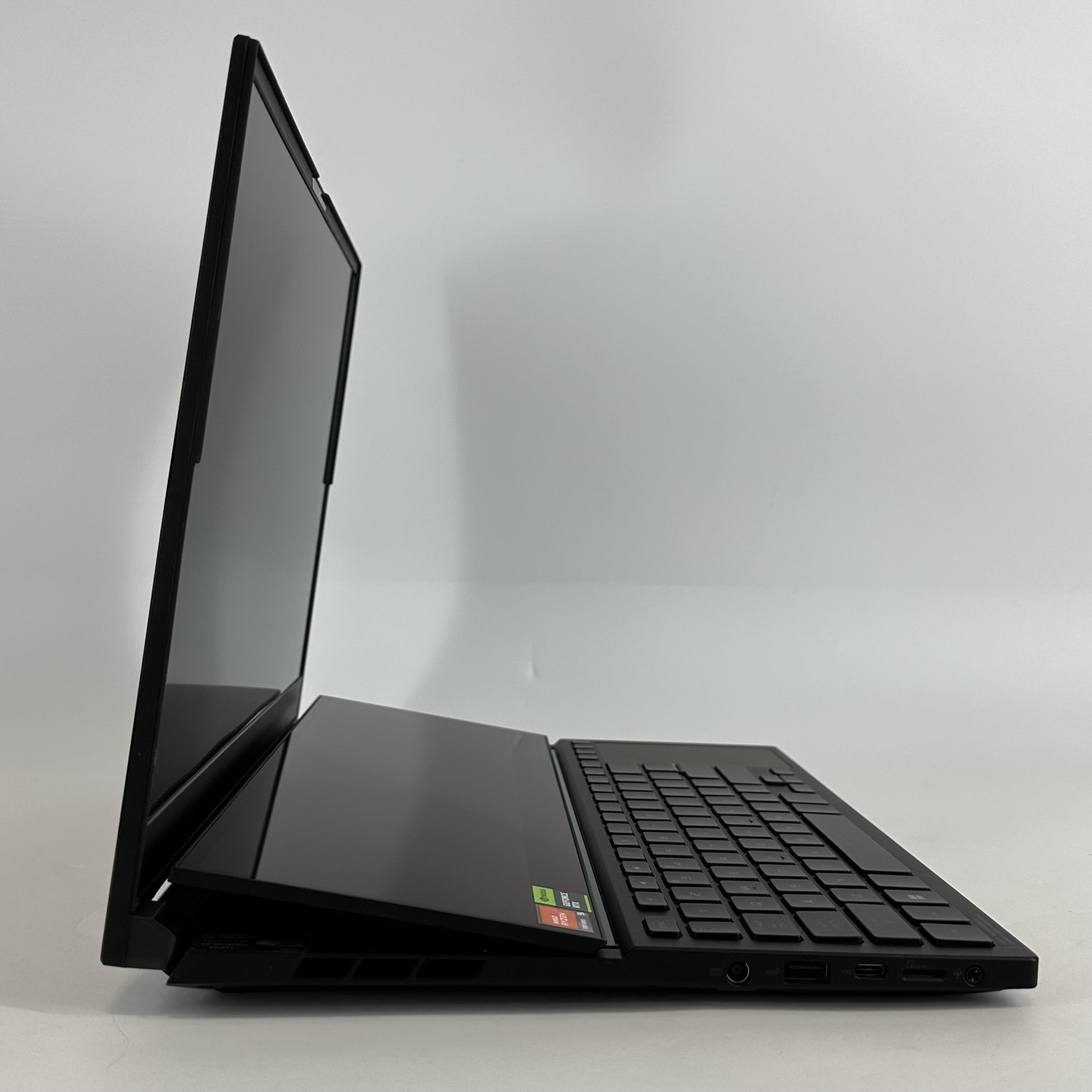 Asus ROG Zephyrus Duo 16 GX650 240Hz QHD+ TOUCH Ryzen 9 7945HX 64GB 2TB RTX 4090