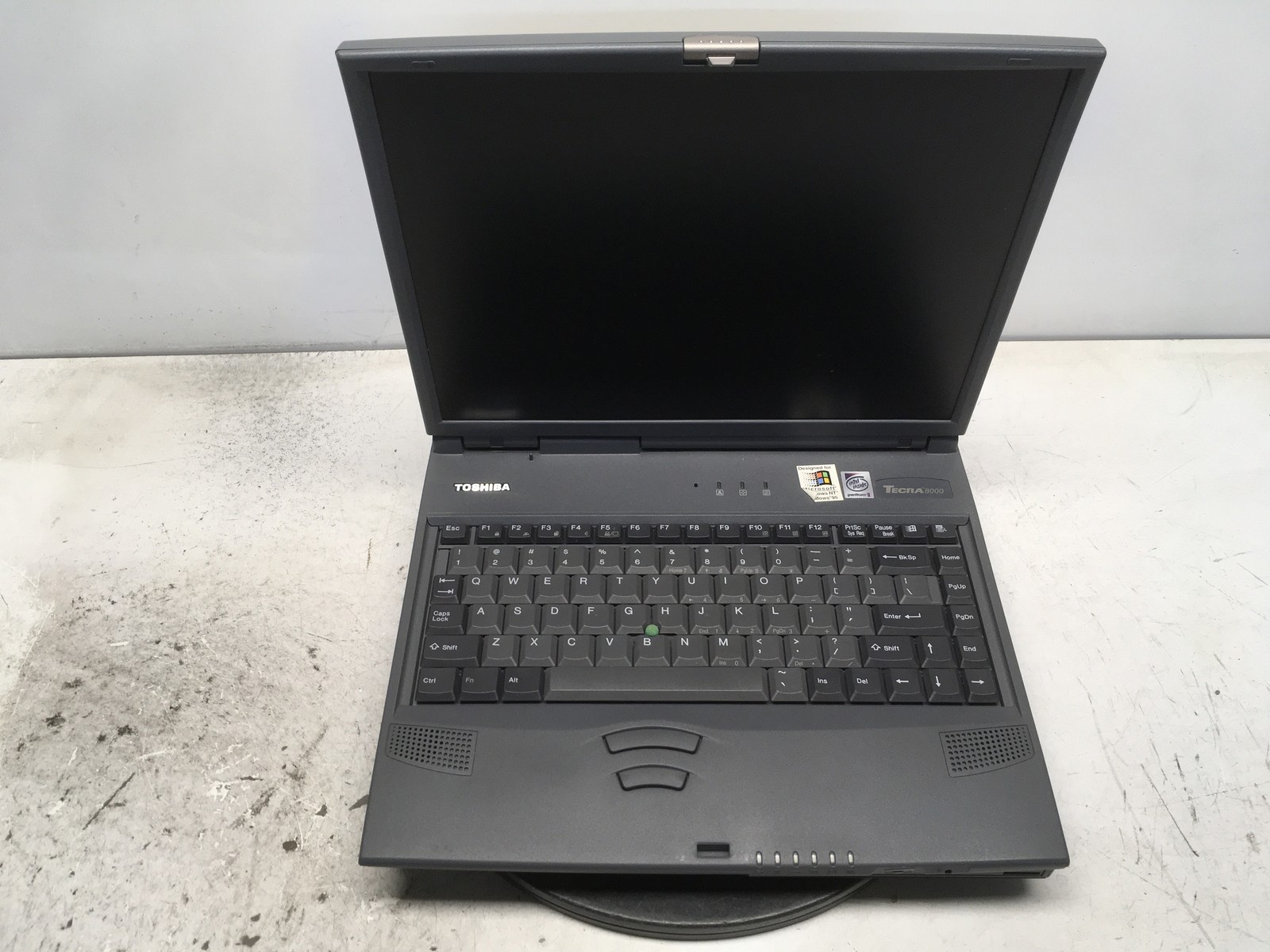 Toshiba Tecra 8000 Intel Mobile Pentium II 233MHz 131 MB NO HDD No Batt
