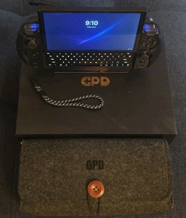 GPD Win 4 2023 7640U Handheld Gaming PC 16gb Ram, 512gb SSD, Dock, Case, Box