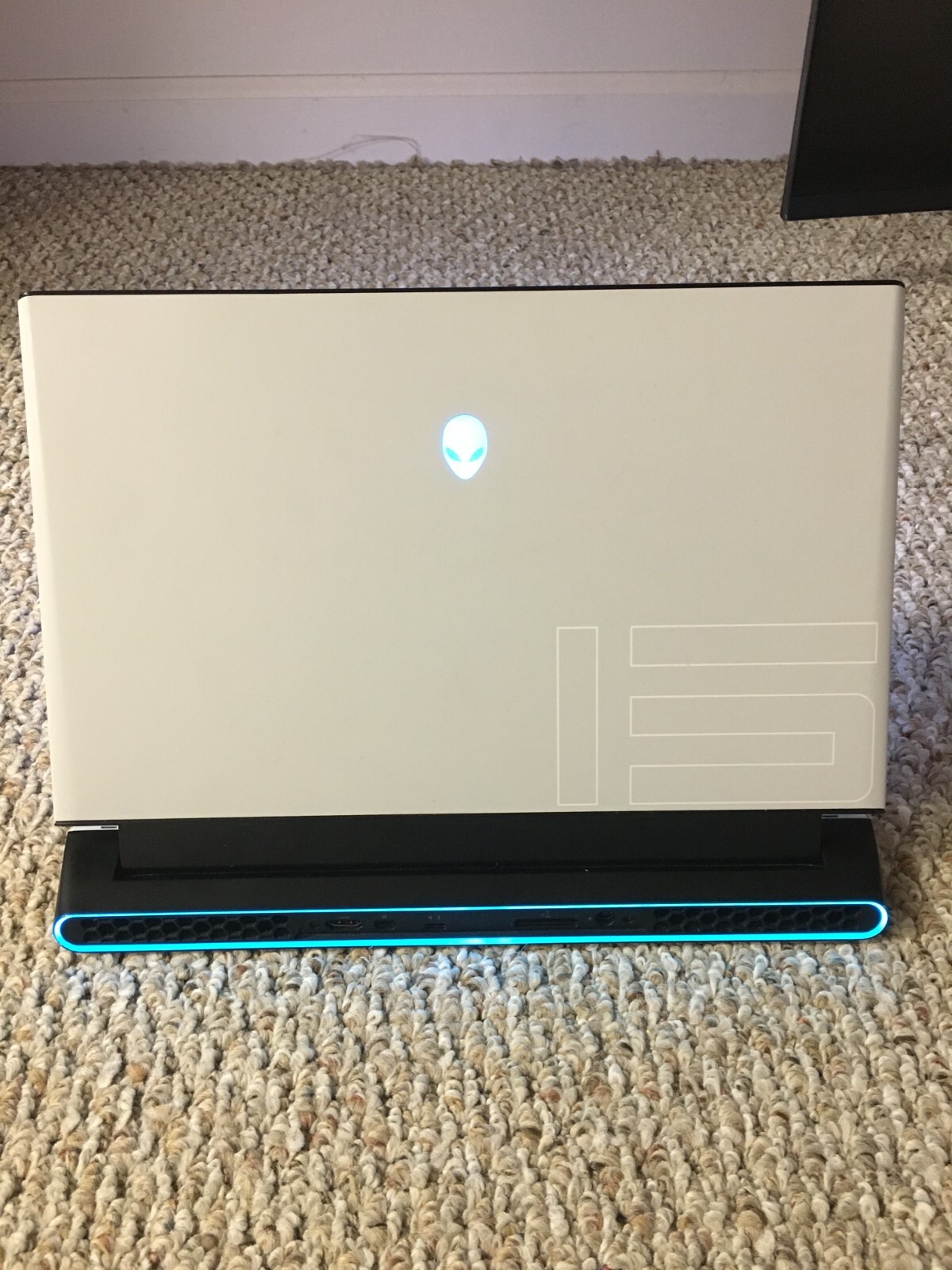 Alienware m15 R3 15.6″ i7-10750H 2.6GHz 16GB RAM 512GB SSD RX 5500M