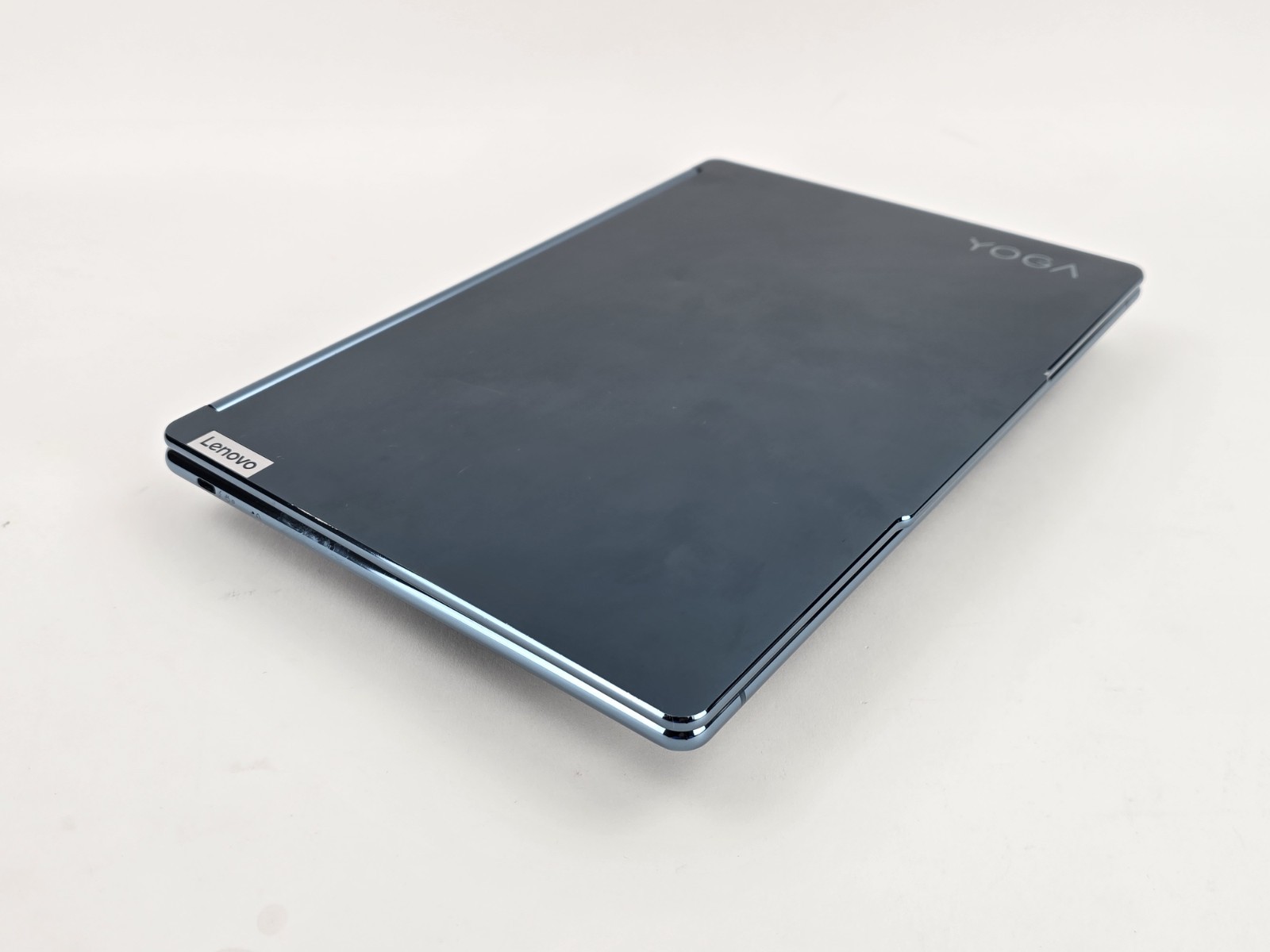 Lenovo Yoga Book 9i Dual 13.3″ 2.8K OLED Ultra 7 155U 16GB 1TB – Used