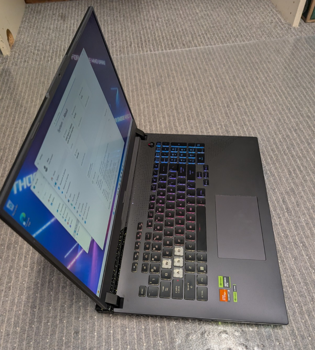 ASUS ROG Strix G17 G713PU 17.3″ Ryzen 9 7940HX 2.4GHz 16GB 1TB RTX 4050 6GB