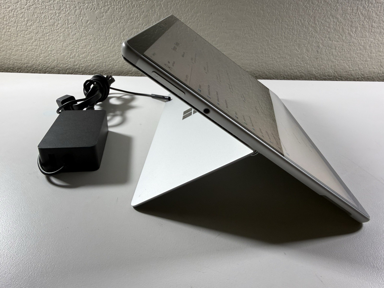 Microsoft Surface Pro 8 (1982) i5-1145G7 – 16GB RAM – 256GB 120Hz – Win 11 Pro