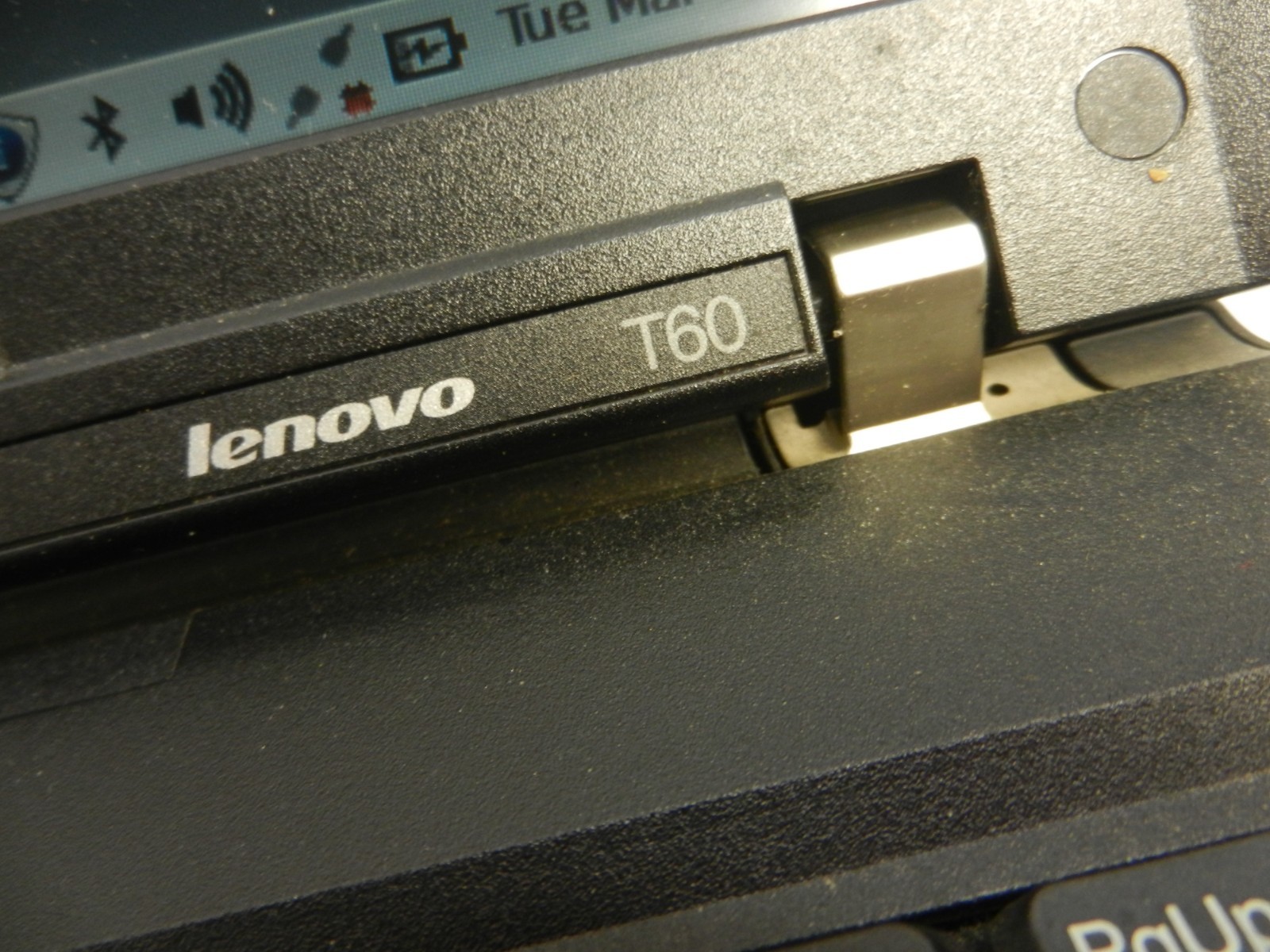 IBM 15″ Lenovo T60 Thinkpad – Core 2 Duo T2400 @ 1.83GHz / 1GB – LINUX MINT 13