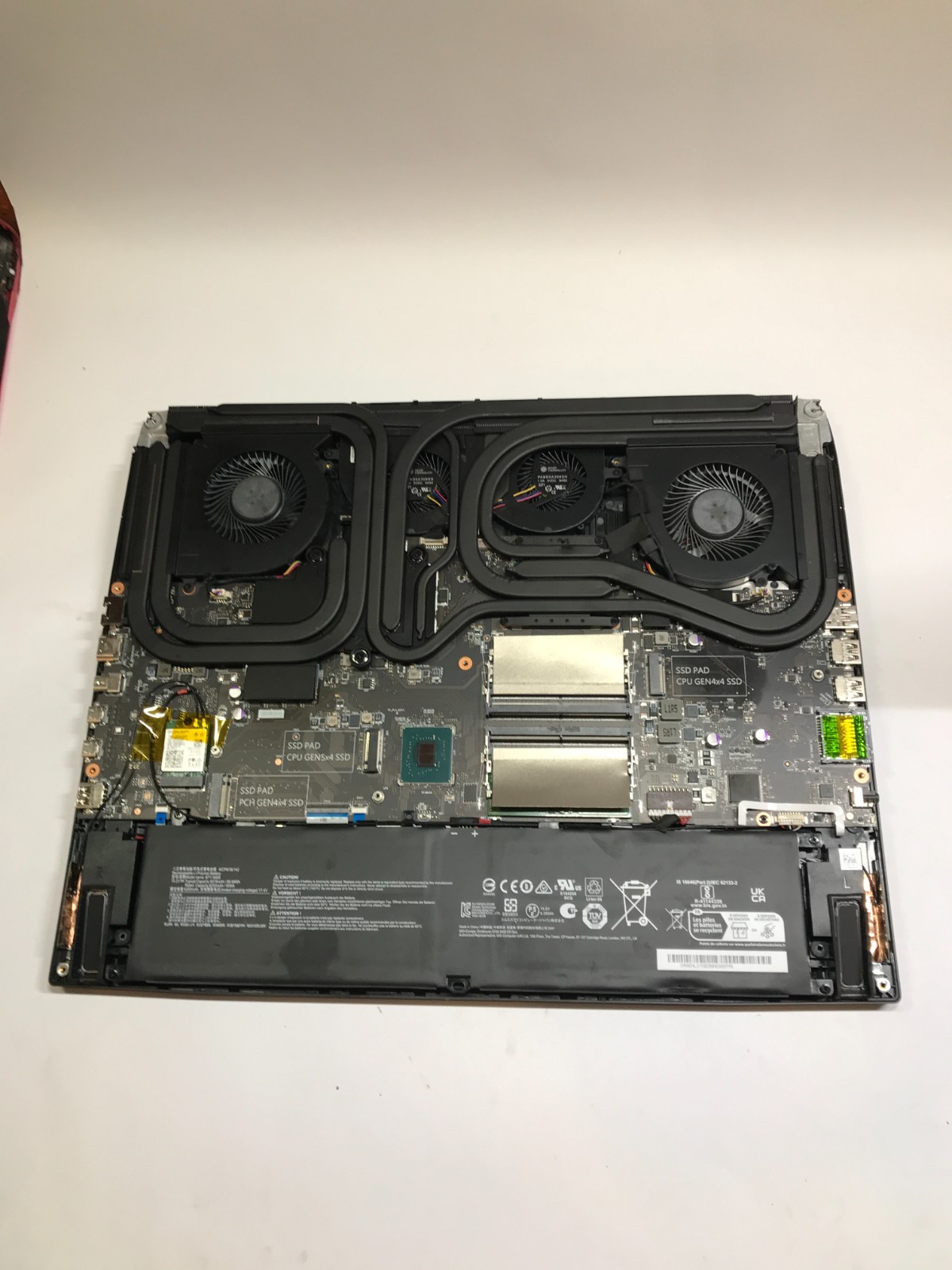 MSI Titan GT77HX 13VI-028US 17″ 4K Intel i9-13980HX 8GB RAM NO SSD/OS RTX 4090