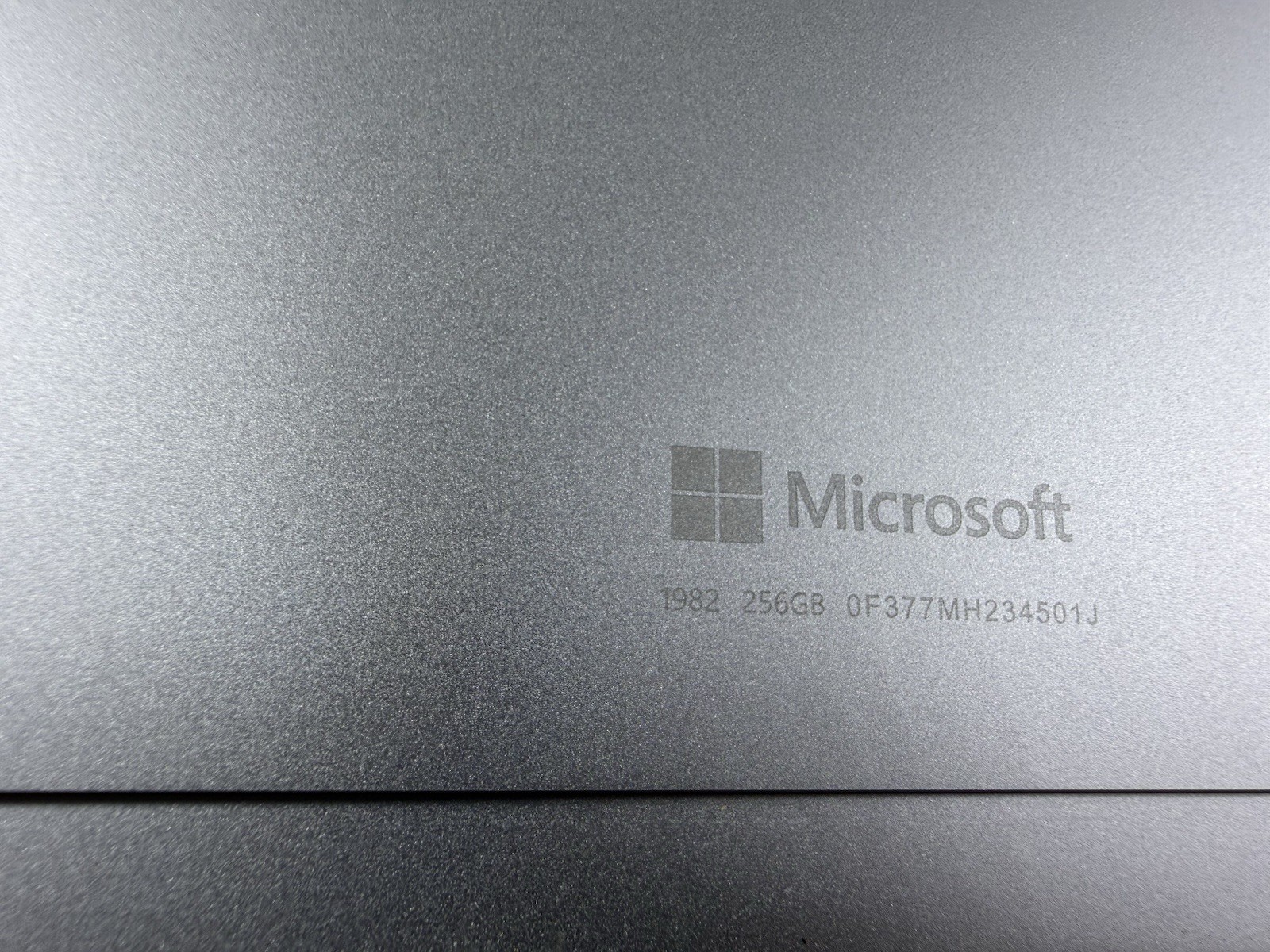 Microsoft Surface Pro 8 (1982) i5-1145G7 – 16GB RAM – 256GB 120Hz – Win 11 Pro