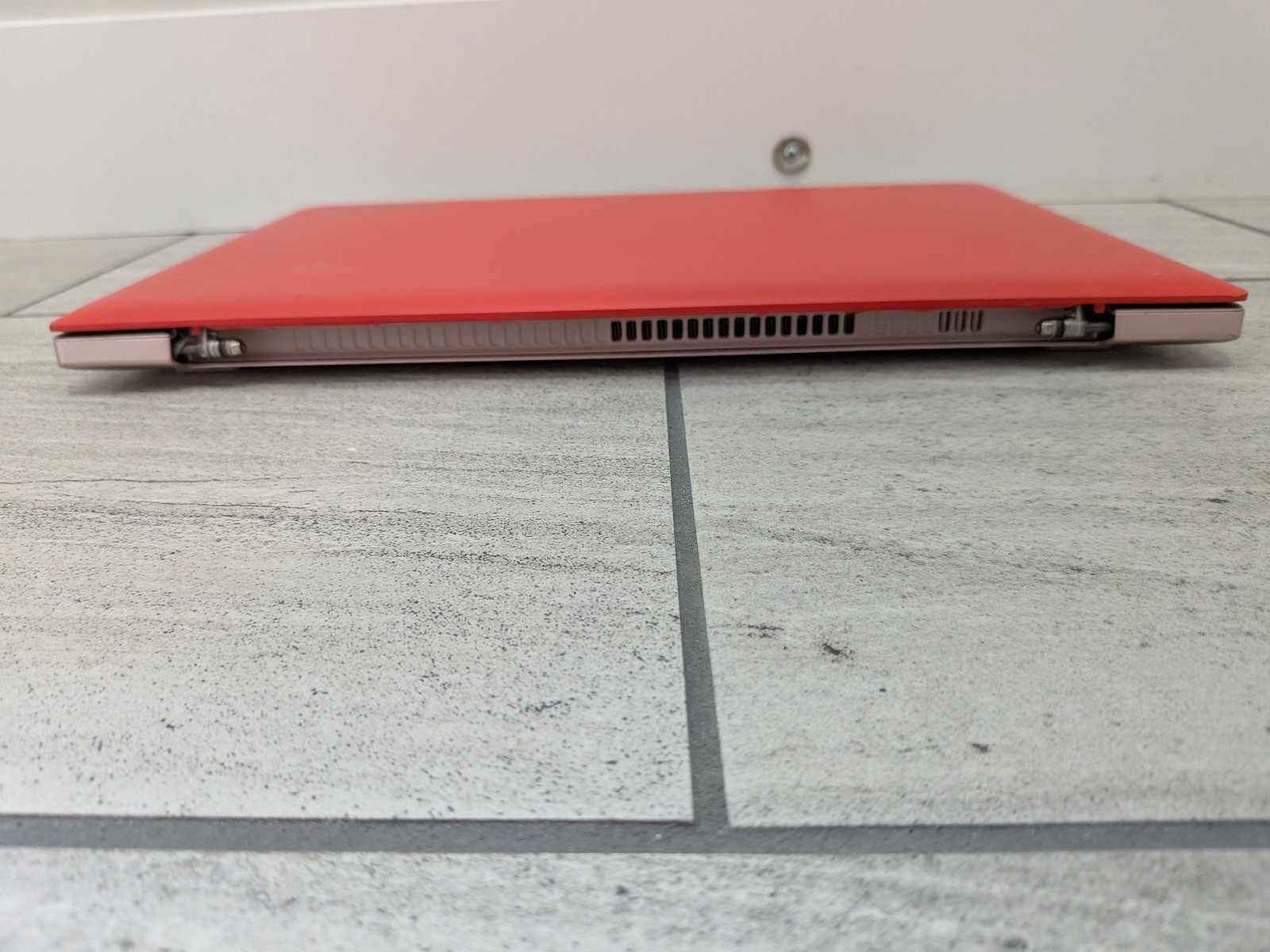 Lenovo IdeaPad 330-15AST RED 15.6″ Win AMD A9 16GB Ram/ 240gb SSD **READ DESC**