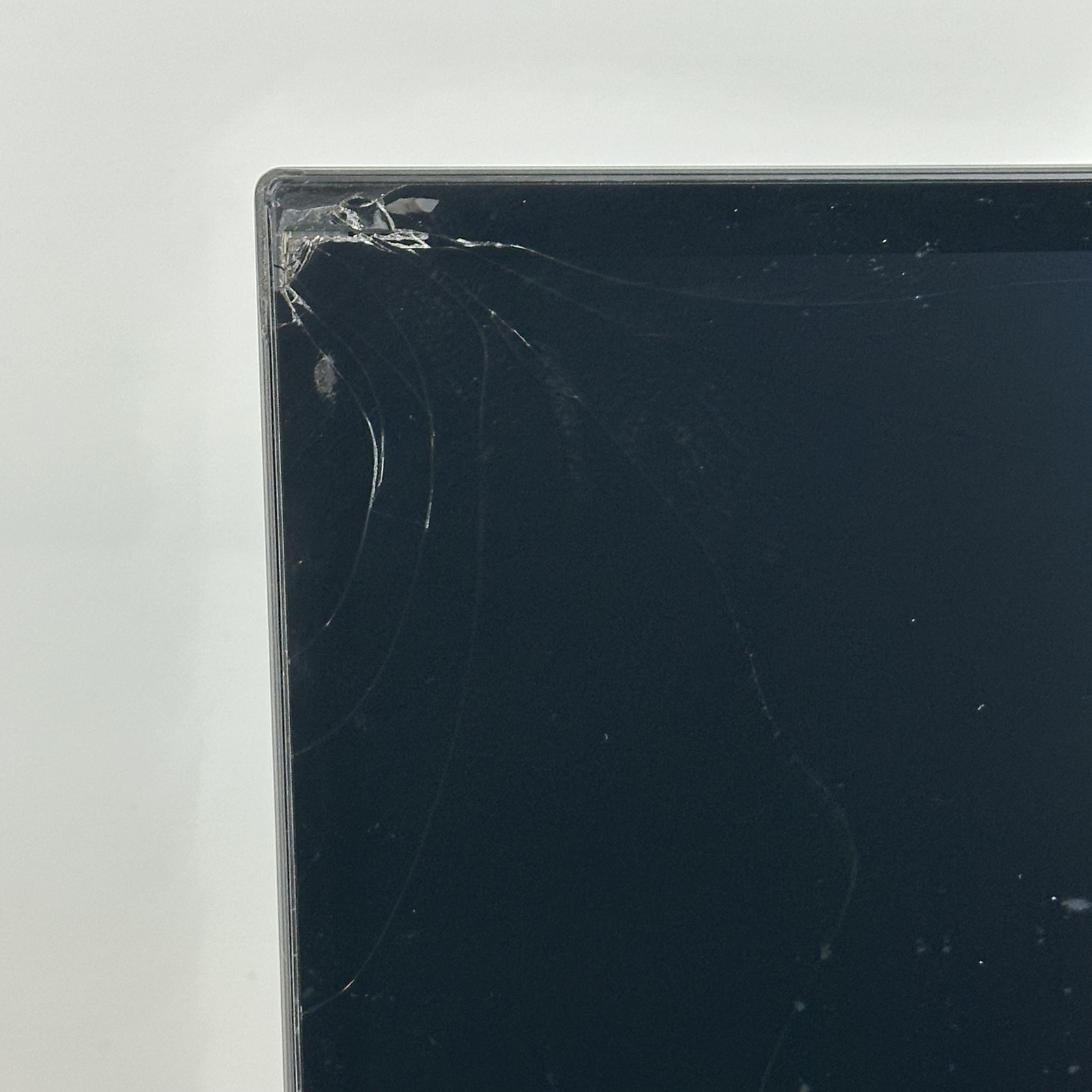 Lenovo ThinkPad P1 Gen 5 16 UHD+ i9-12900H 64GB 1TB RTX 3080 Ti Cracked Screen